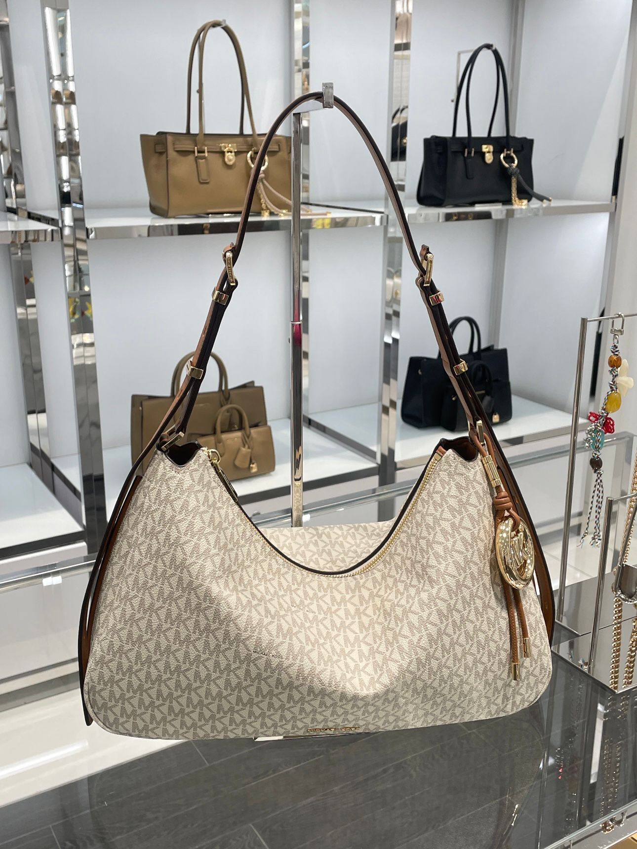 【預購】Michael Kors H051626 Nolita 經典老花單肩包 (白色)