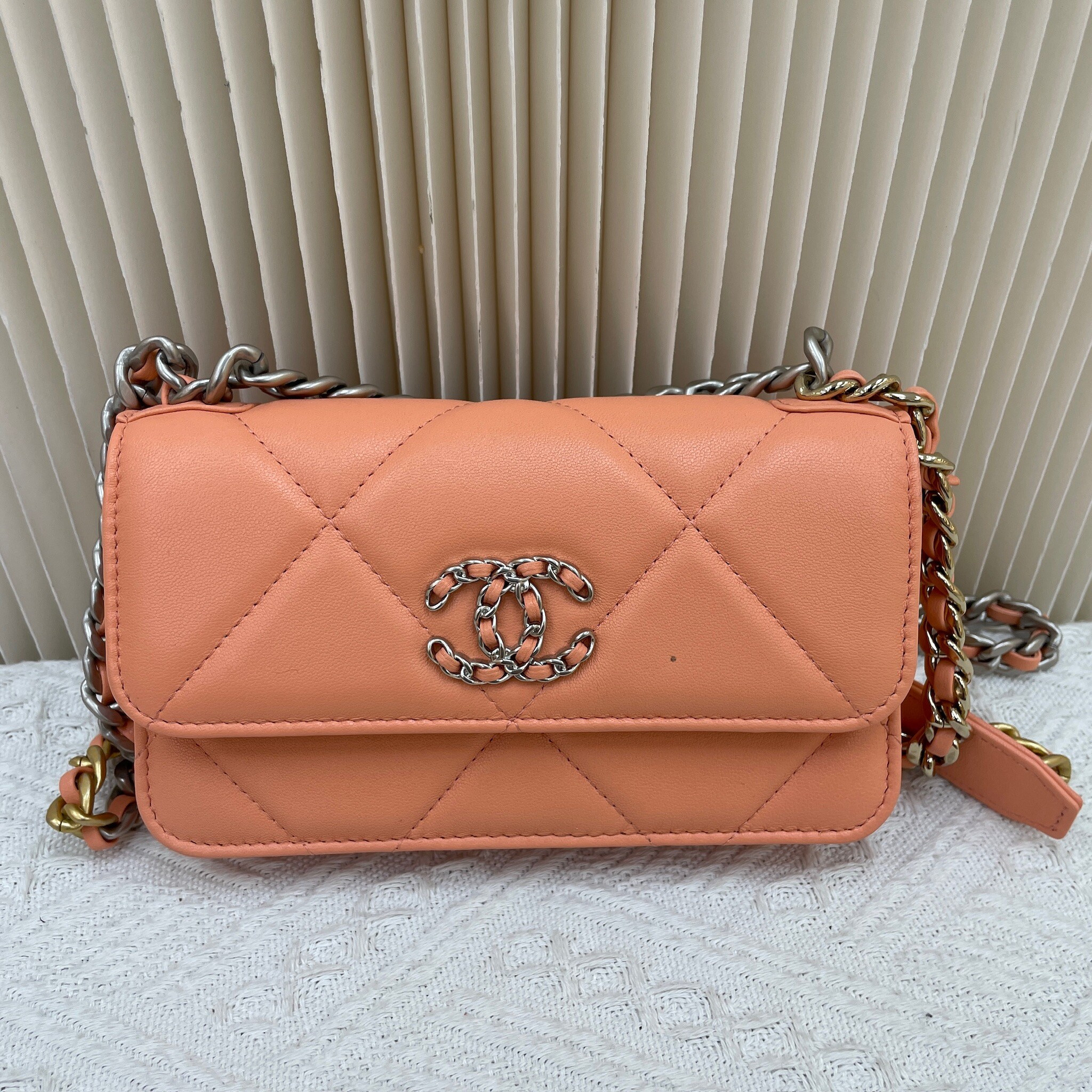 Chanel 19 Wallet On Chain
