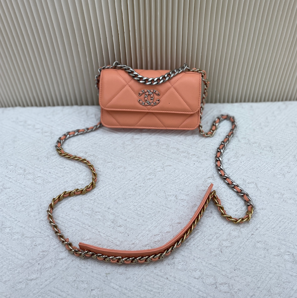 Chanel 19 Wallet On Chain