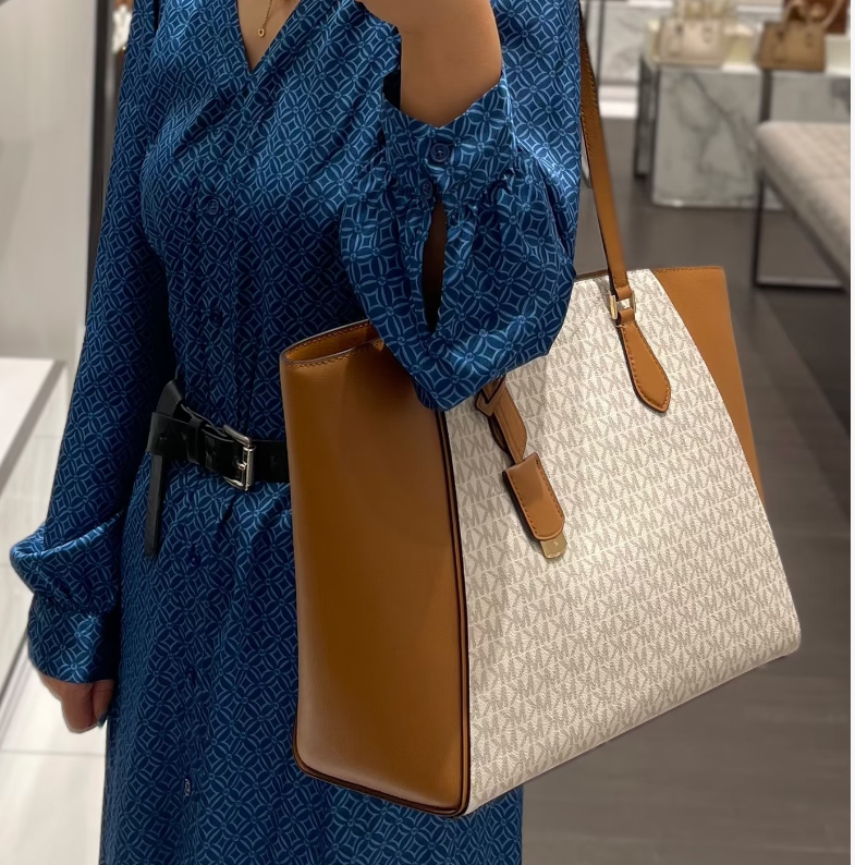【預購】Michael Kors H051617 經典大號托特包 (白色老花拼焦糖啡)