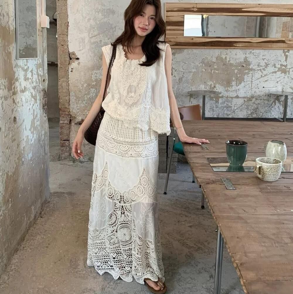 【氣質美人必備的蕾絲簍空雕花針織衣+裙套裝組】（現貨）