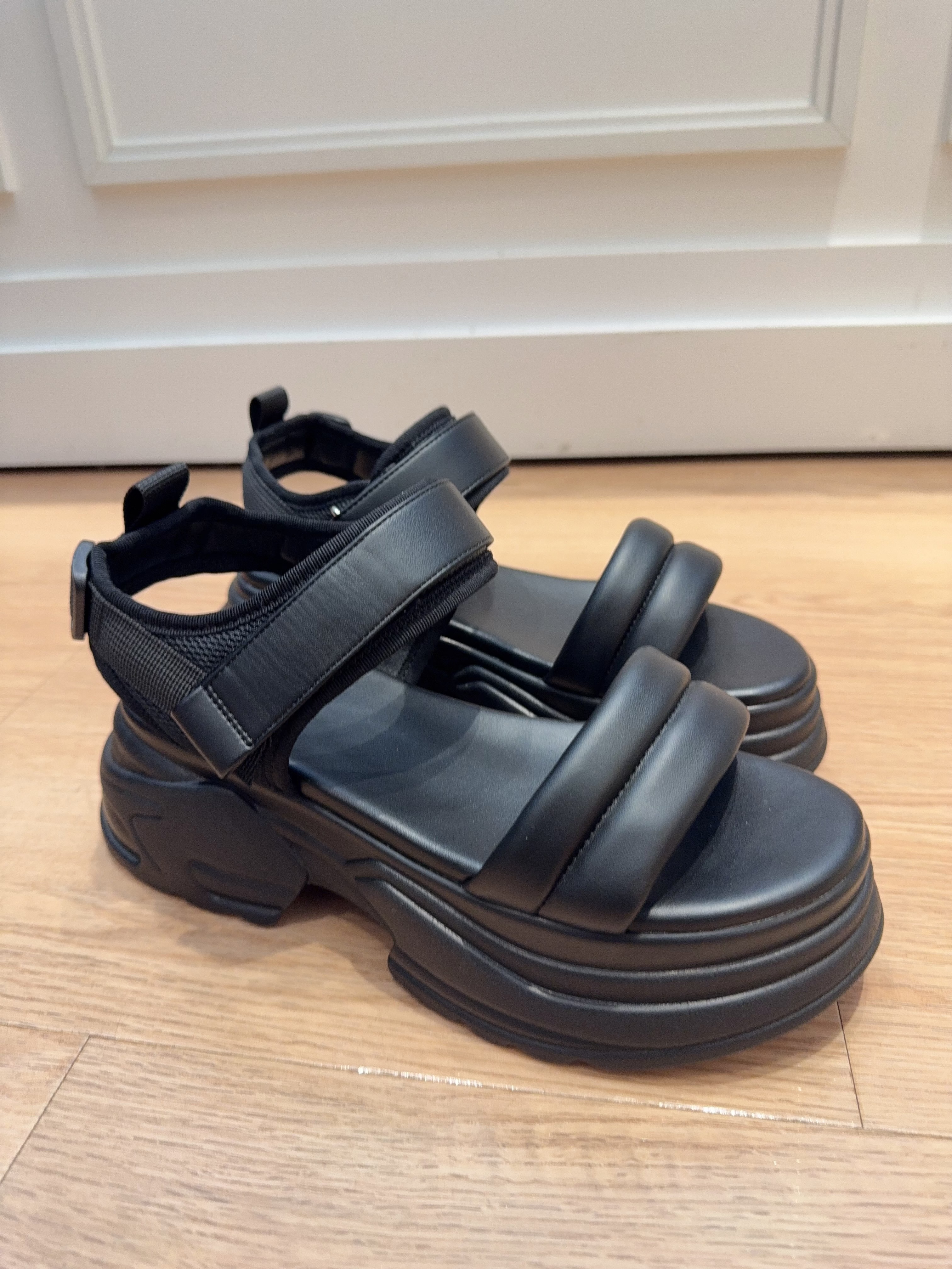 OL16 2寸半高 $359 鞋盒+30
