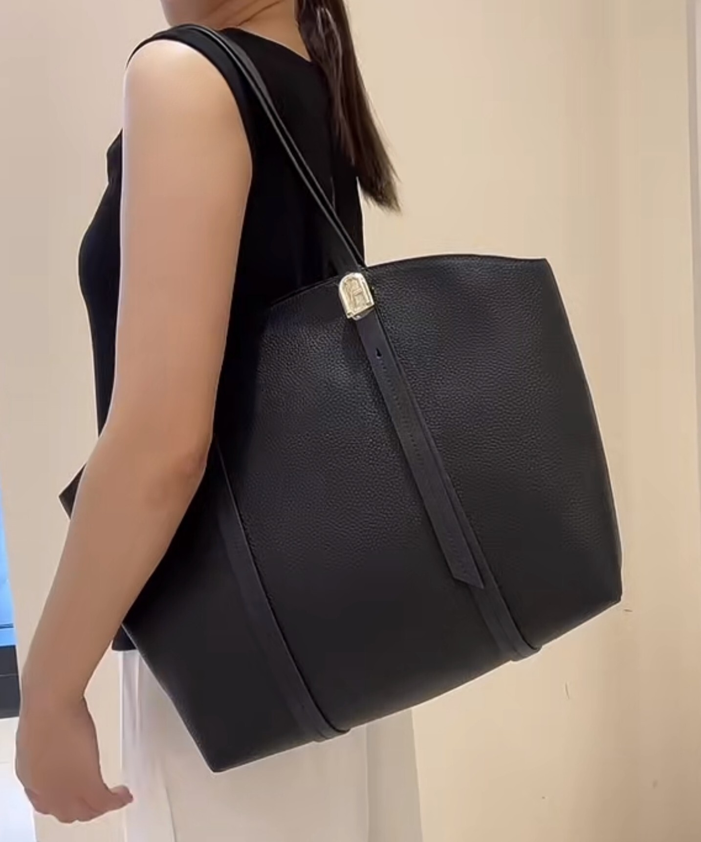 【預購】 Furla  H051631 黑色Planet A大號托特包