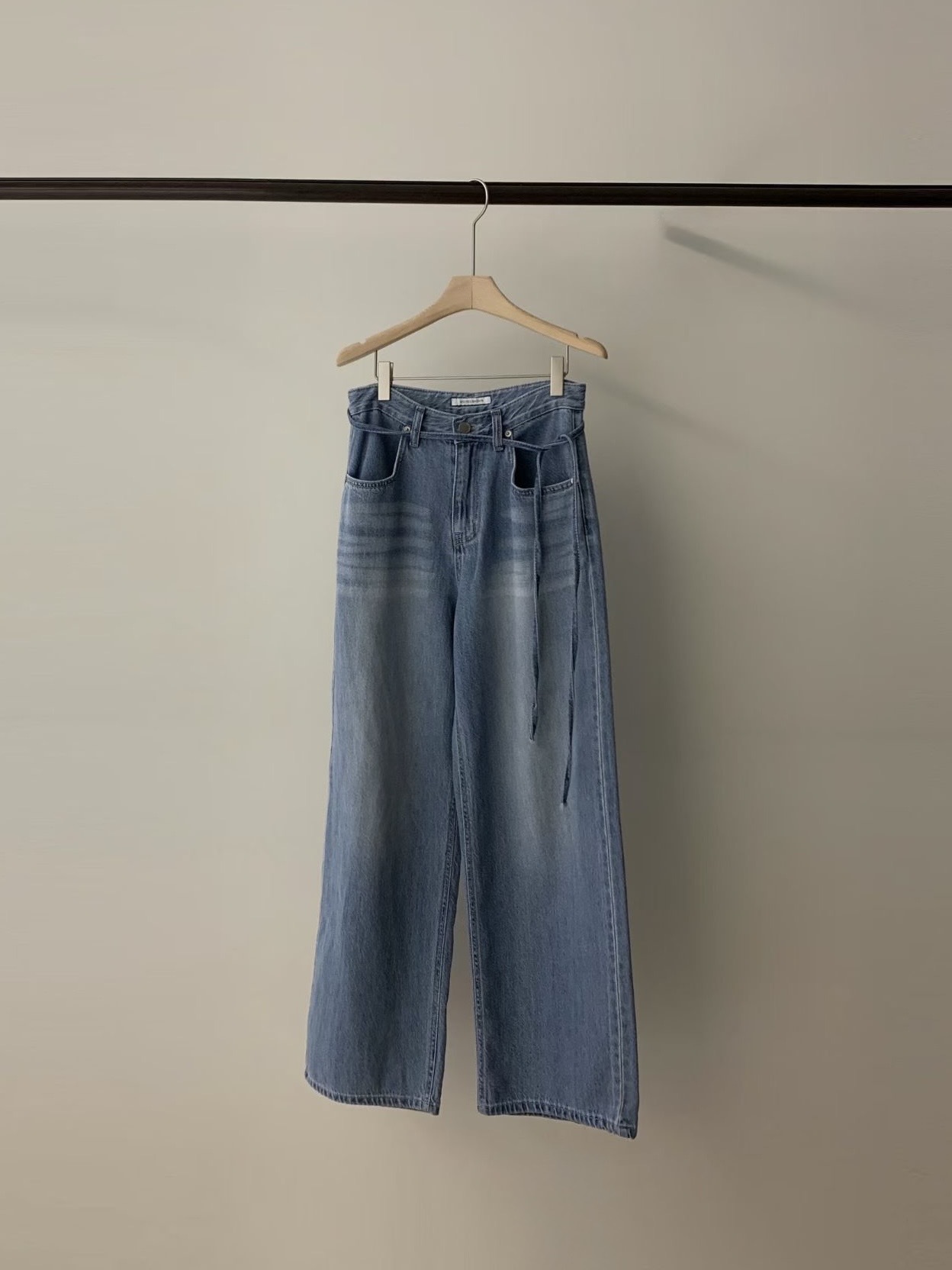 #228N750 正午的陽光；鬆弛軟布垂帶直筒牛仔褲