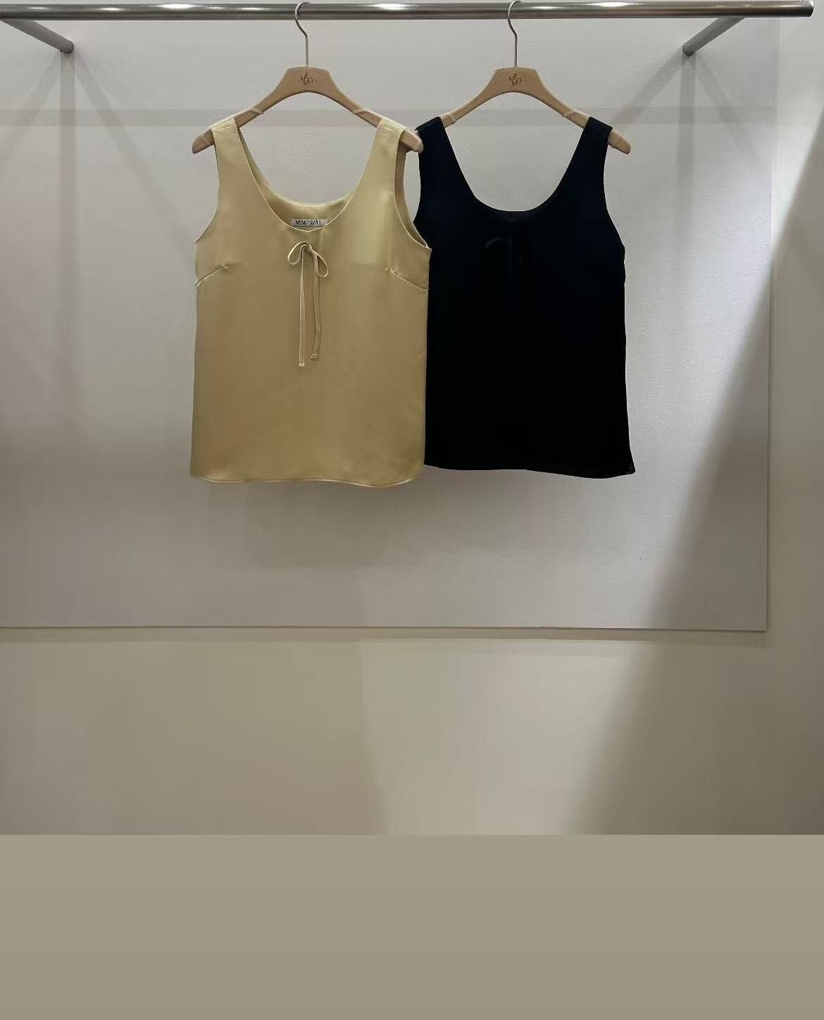 MM6237 絲緞面V領蝴蝶結背心