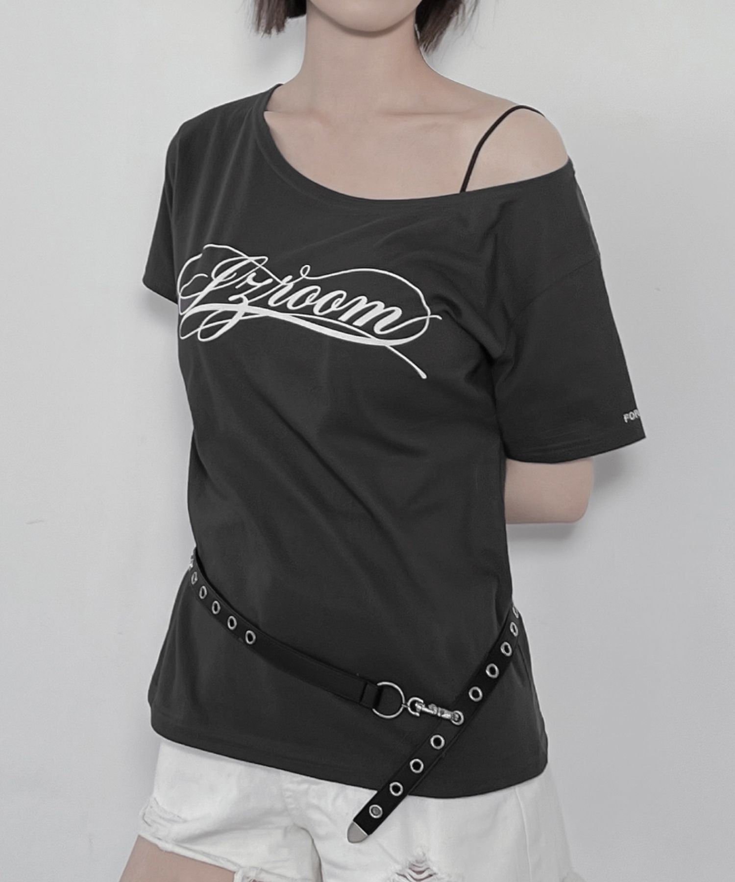 IZROOM 經典 Logo 船領短袖 T 恤 26HS-T-BN-01