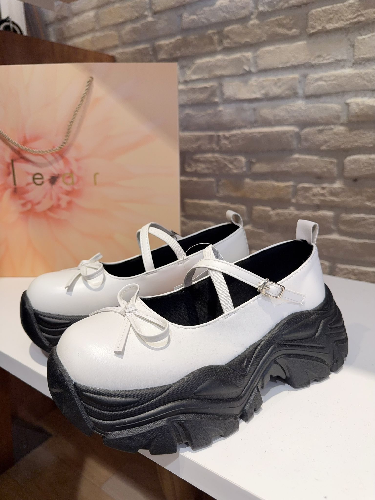 CA27  M / L  約2寸半 $349 鞋盒另+30