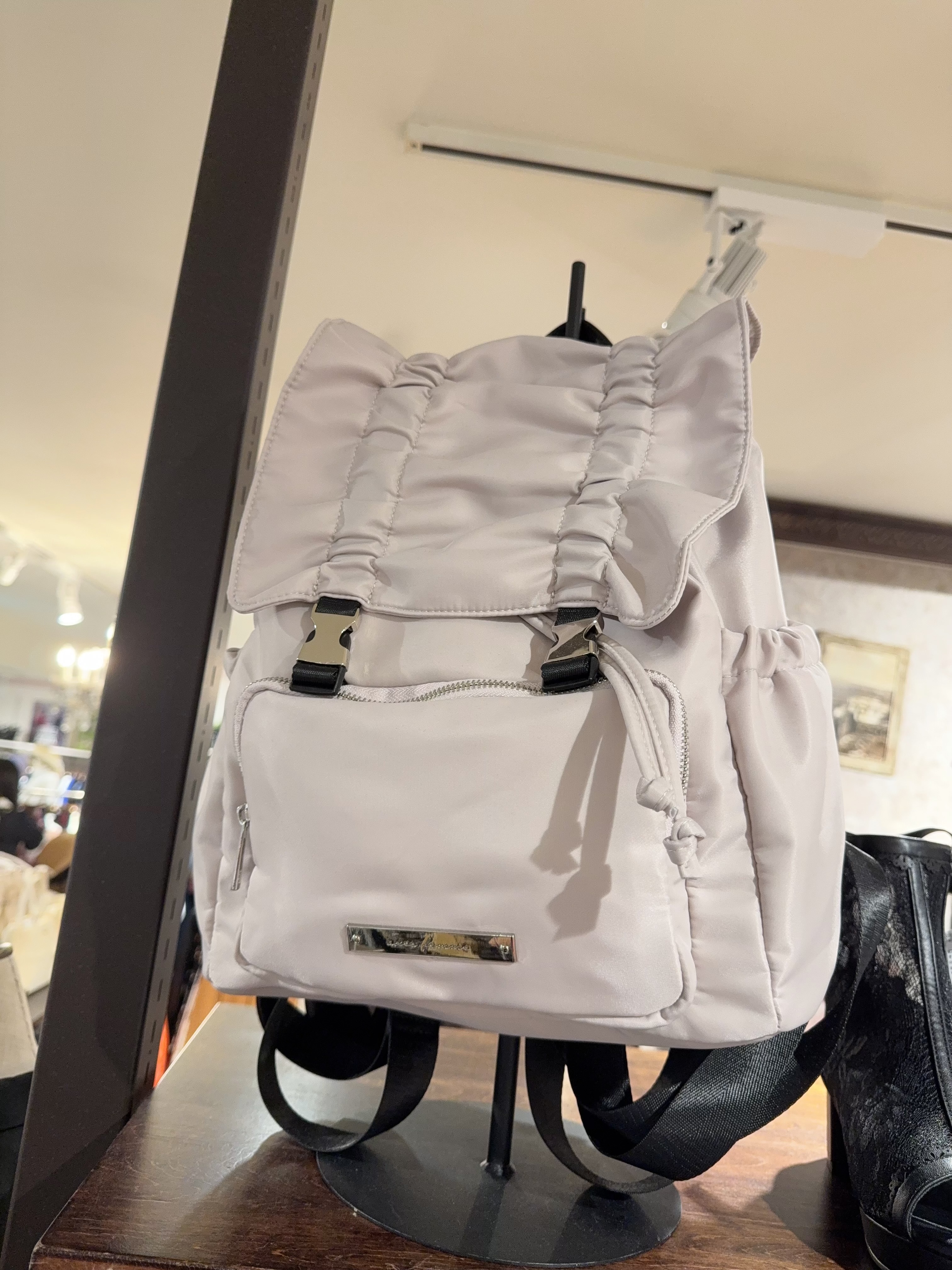 AX30 超輕身 實物勁靚 闊13高15 $599