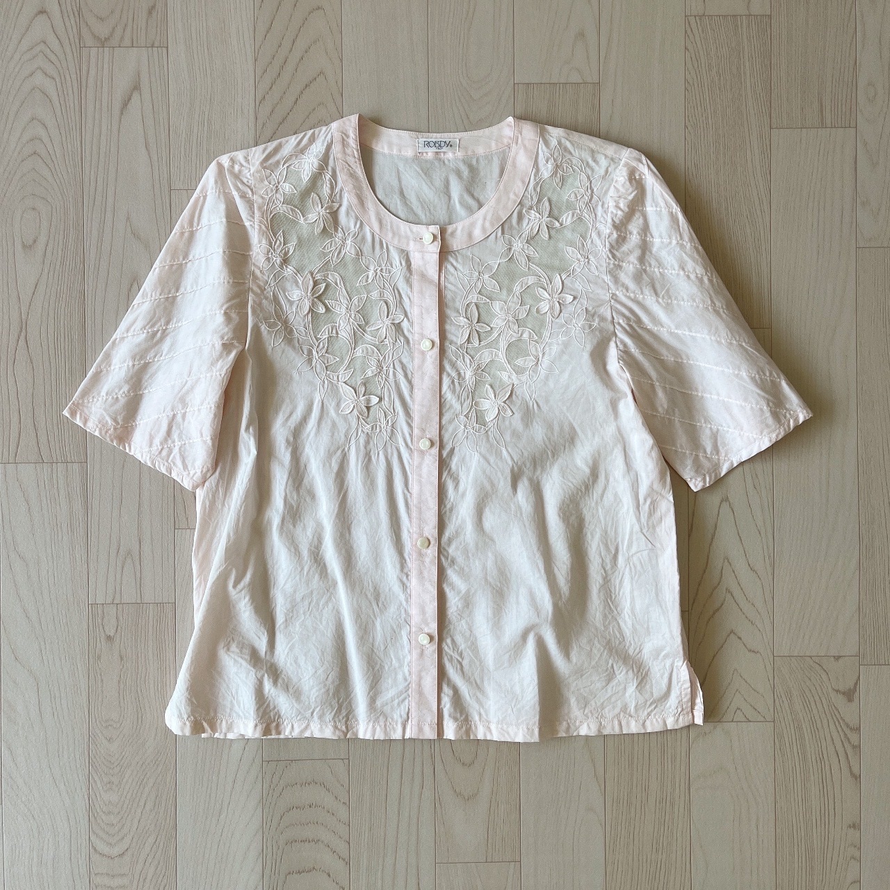 薄櫻色刺繡襟短袖古著上衣