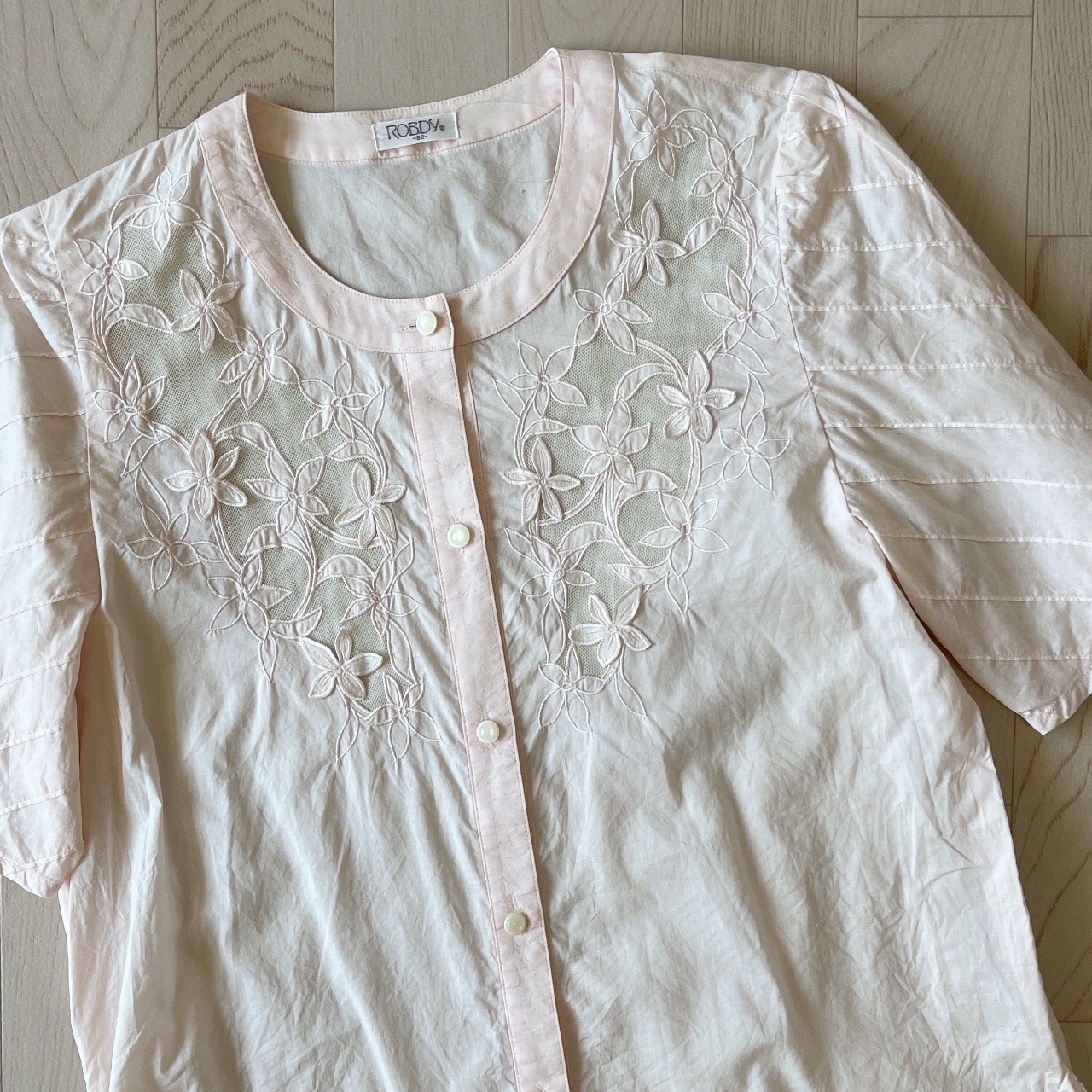 薄櫻色刺繡襟短袖古著上衣