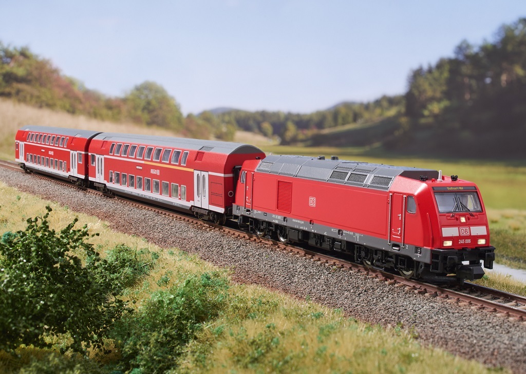 Minitrix 11164 N scale "Regional Express" class 245 Digital Starter Set