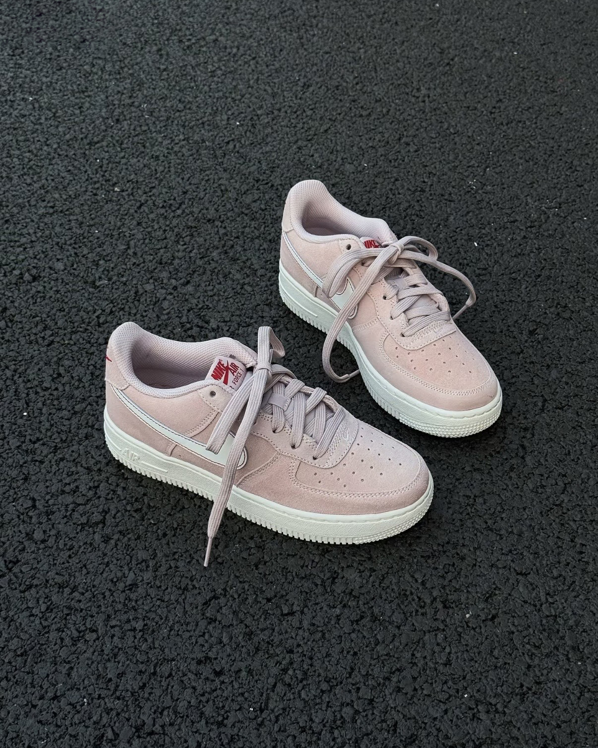 NIKE AIR FORCE 1 LV8 GS AF1 淡粉 蜜桃粉 紅色外縫線 白色 絨面 大童鞋 IB5688-600 / 預購