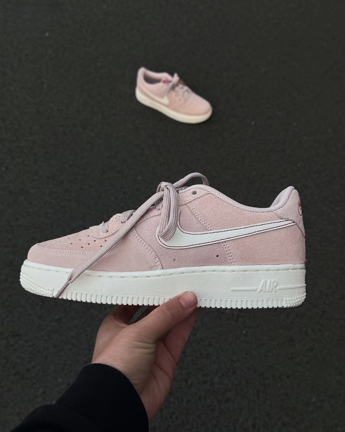 NIKE AIR FORCE 1 LV8 GS AF1 淡粉 蜜桃粉 紅色外縫線 白色 絨面 大童鞋 IB5688-600 / 預購