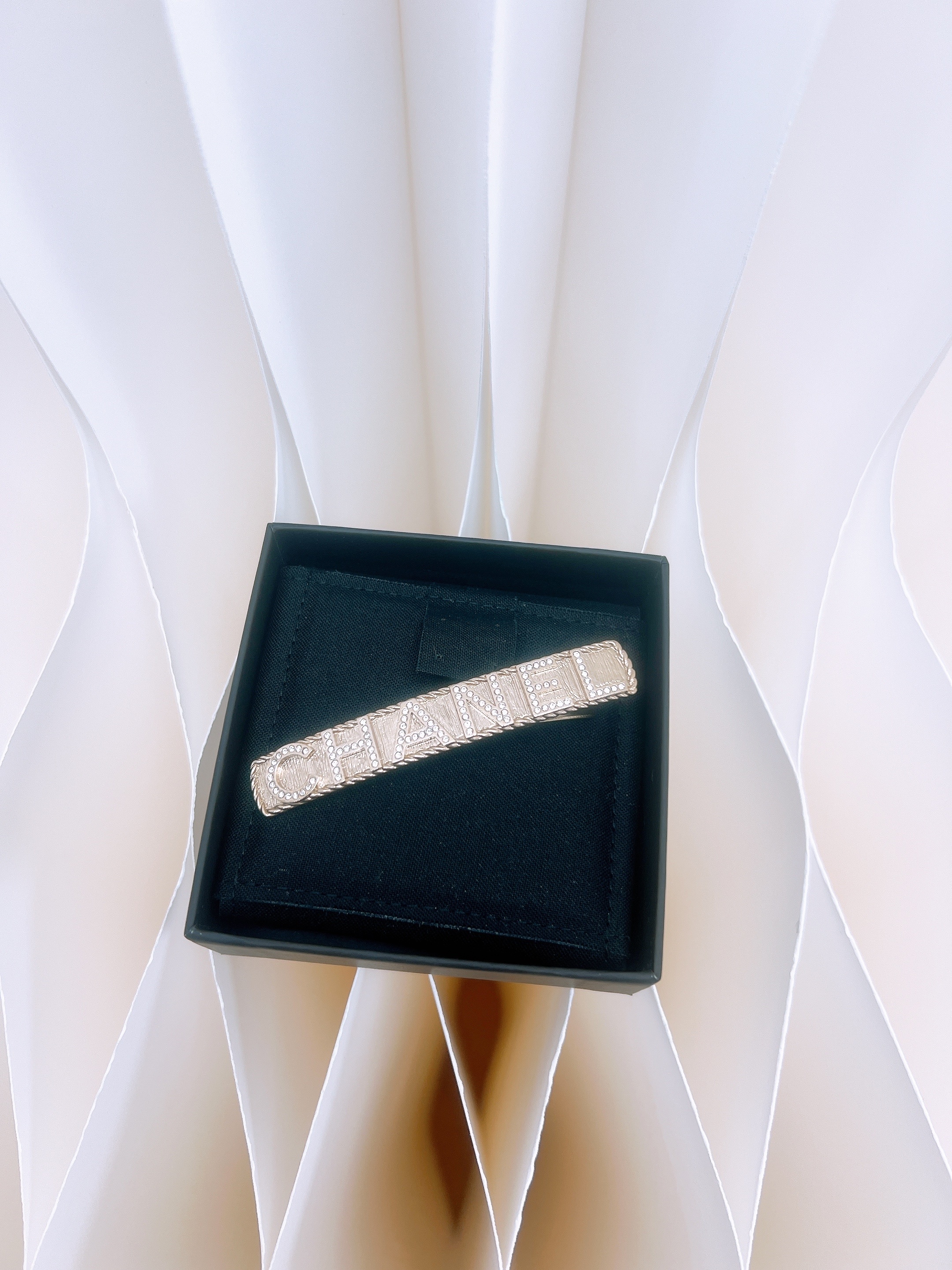 Chanel 22c hair clip light gold