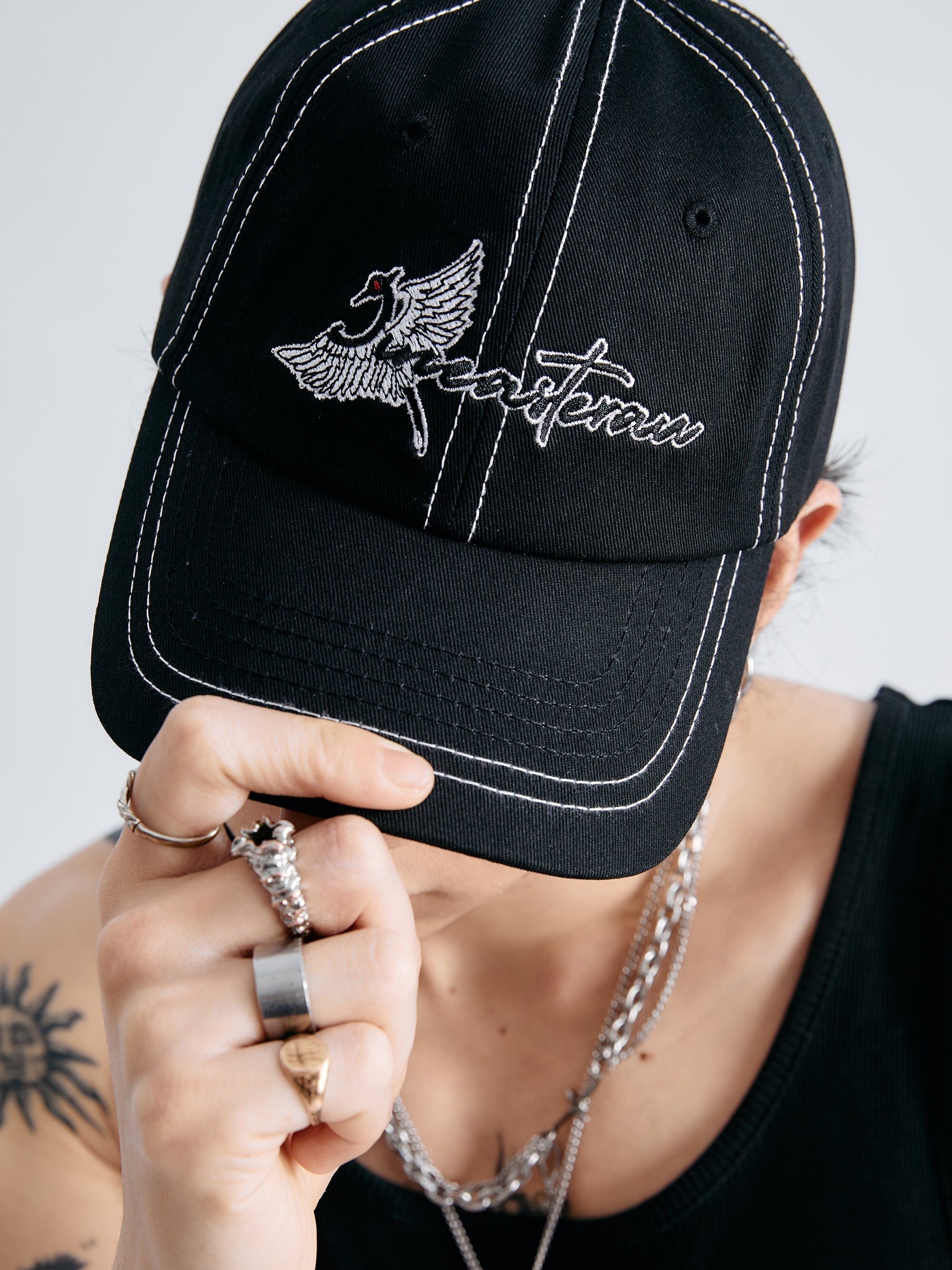 JINEASTERNAU Golden Crane Hat - White Stitching