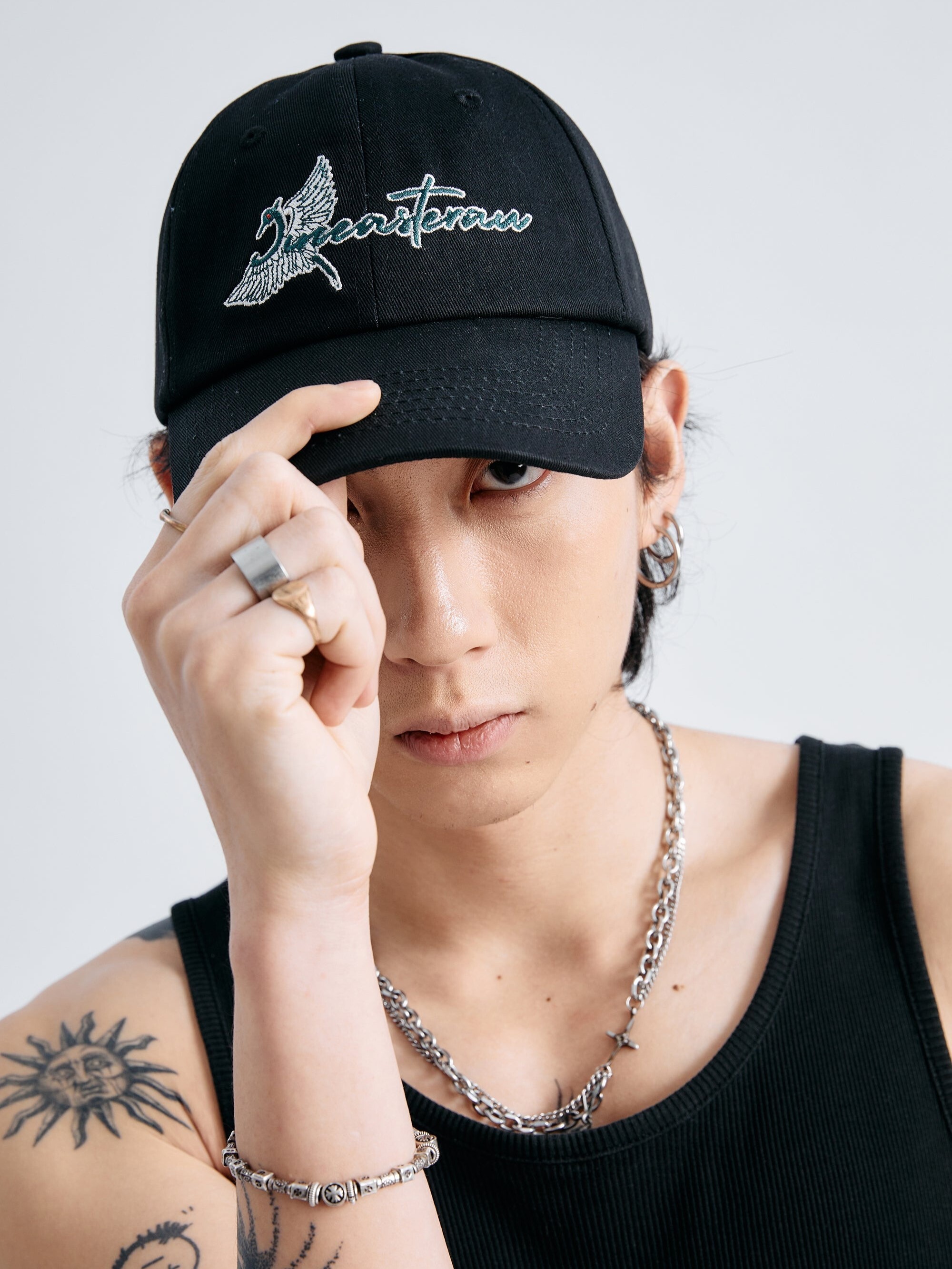 JINEASTERNAU Golden Crane Hat - White Stitching