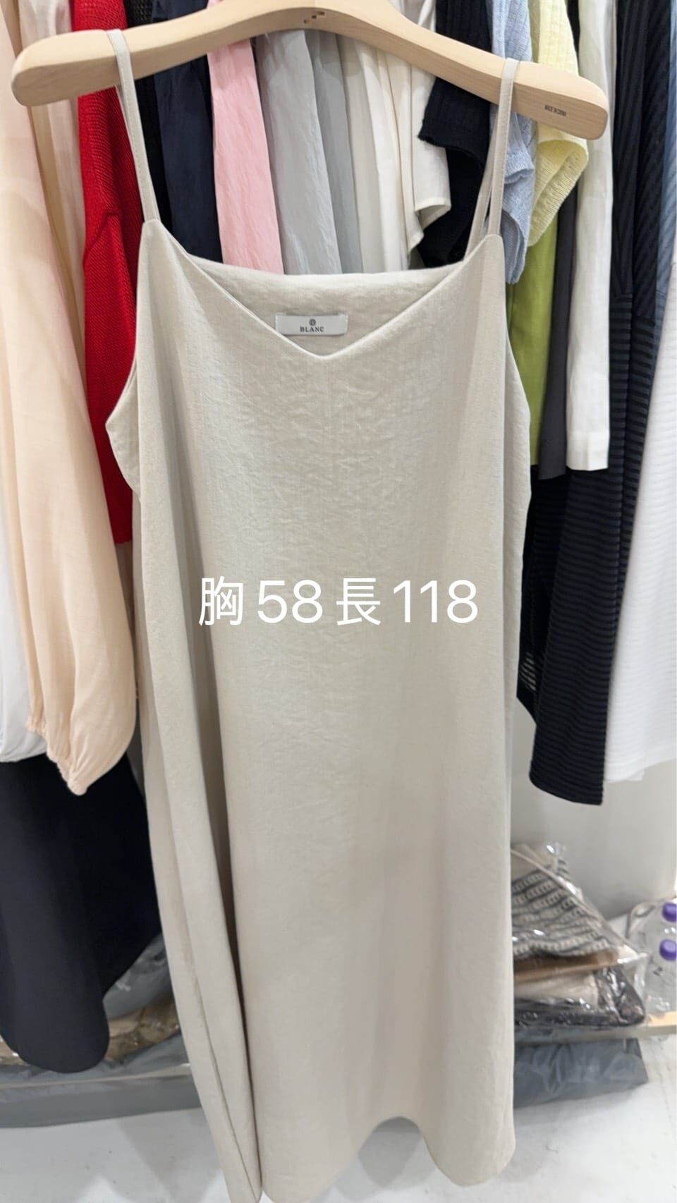 MB6220 慵懶極簡V領細肩帶長裙