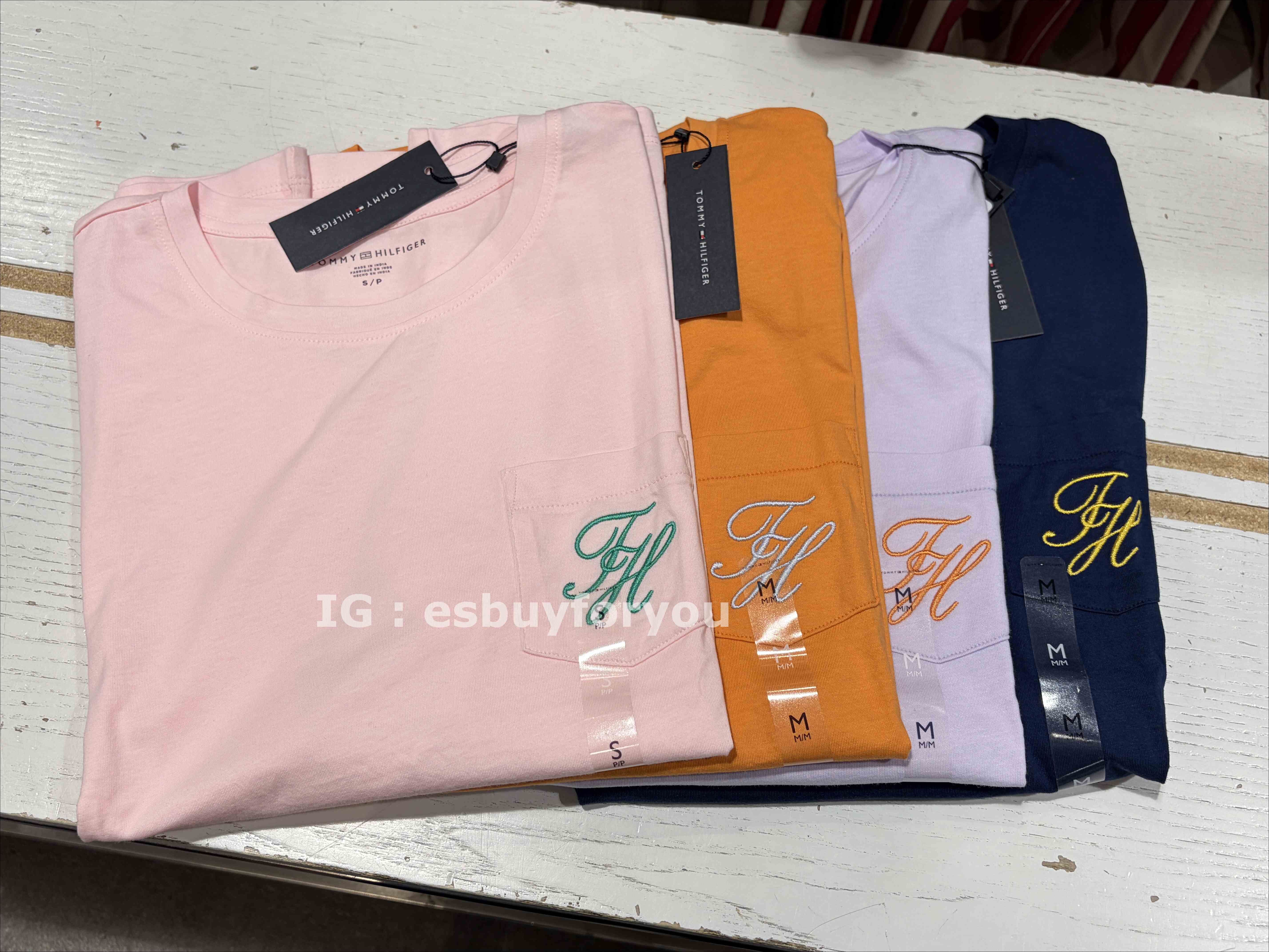 TOMMY 女大人 草寫刺繡口袋 短TEE (4色)