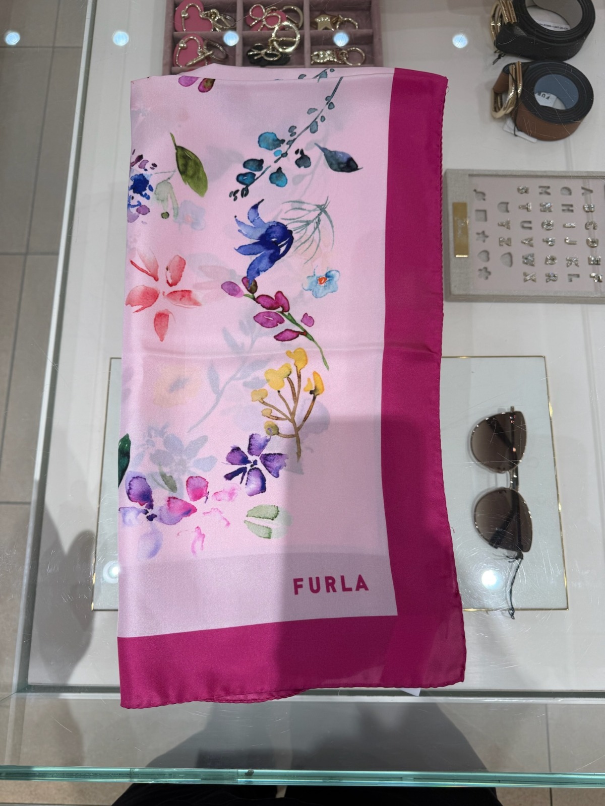 【預購】Furla H051702 花朵絲巾（請以標記ABCD的圖為準）