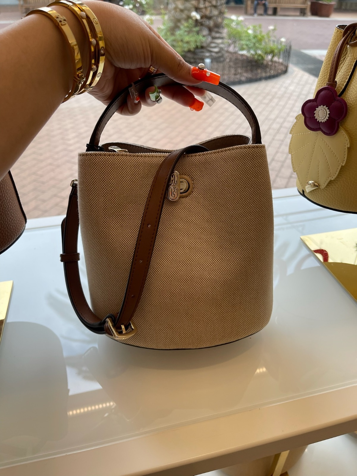 【預購】Furla H051731 Danae 米色拼色水桶包