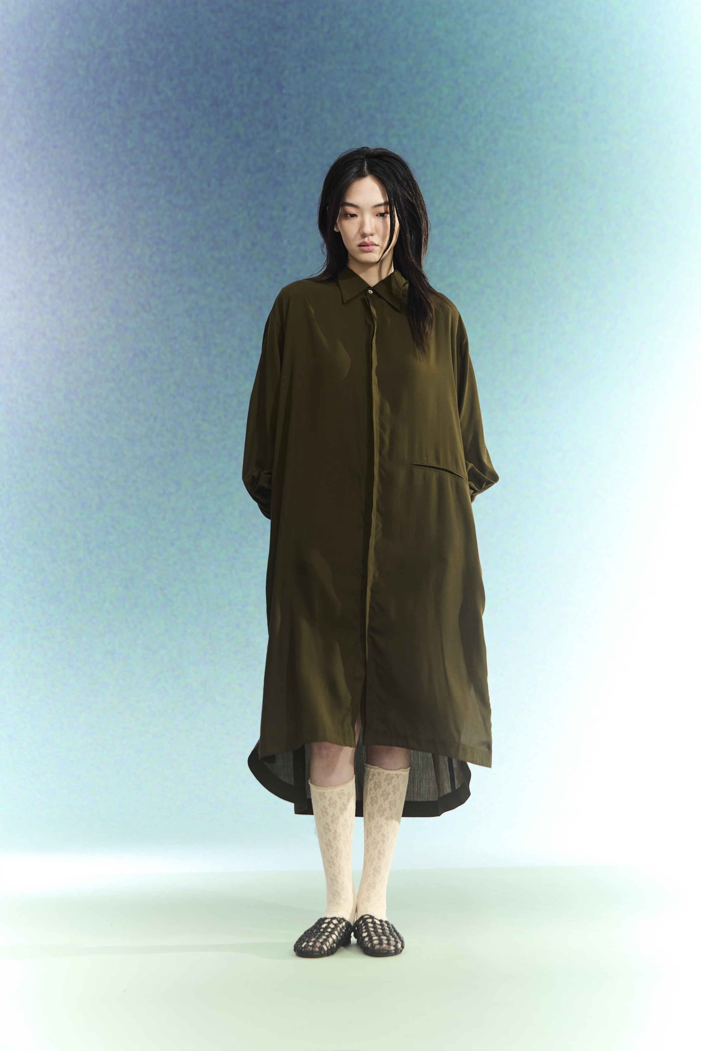 澎袖尖領洋裝