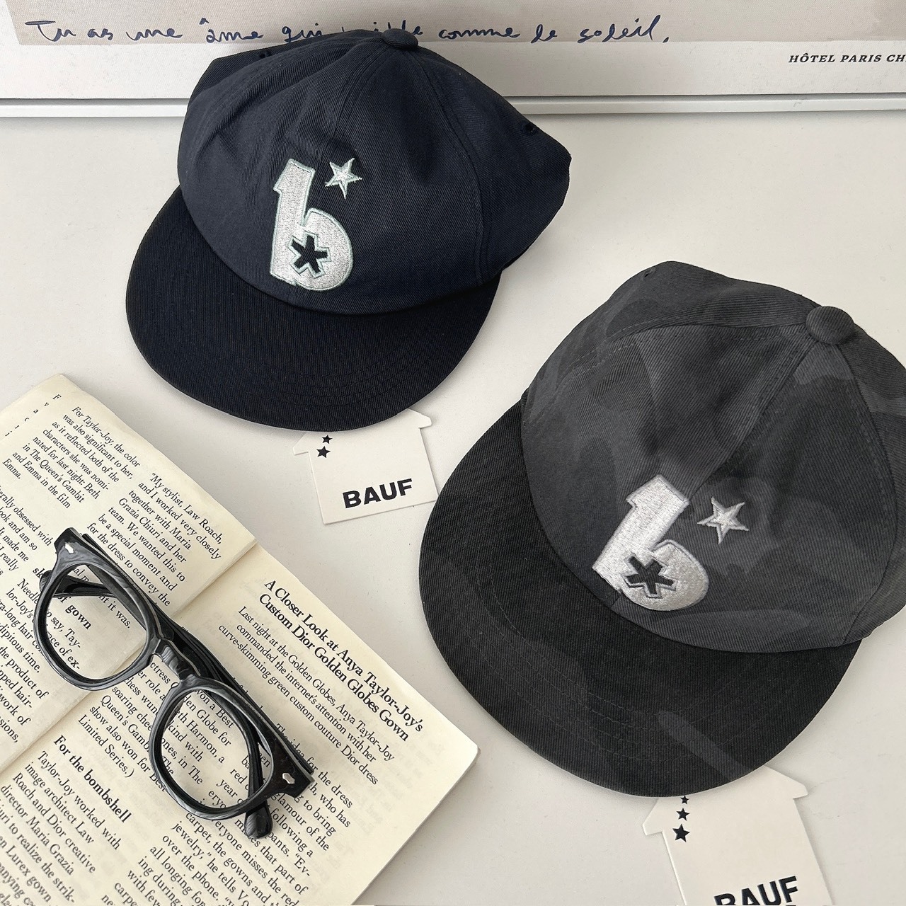 （現貨）韓牌  BAUF 正面 b logo 後格紋愛心 全封帽 BAUF05