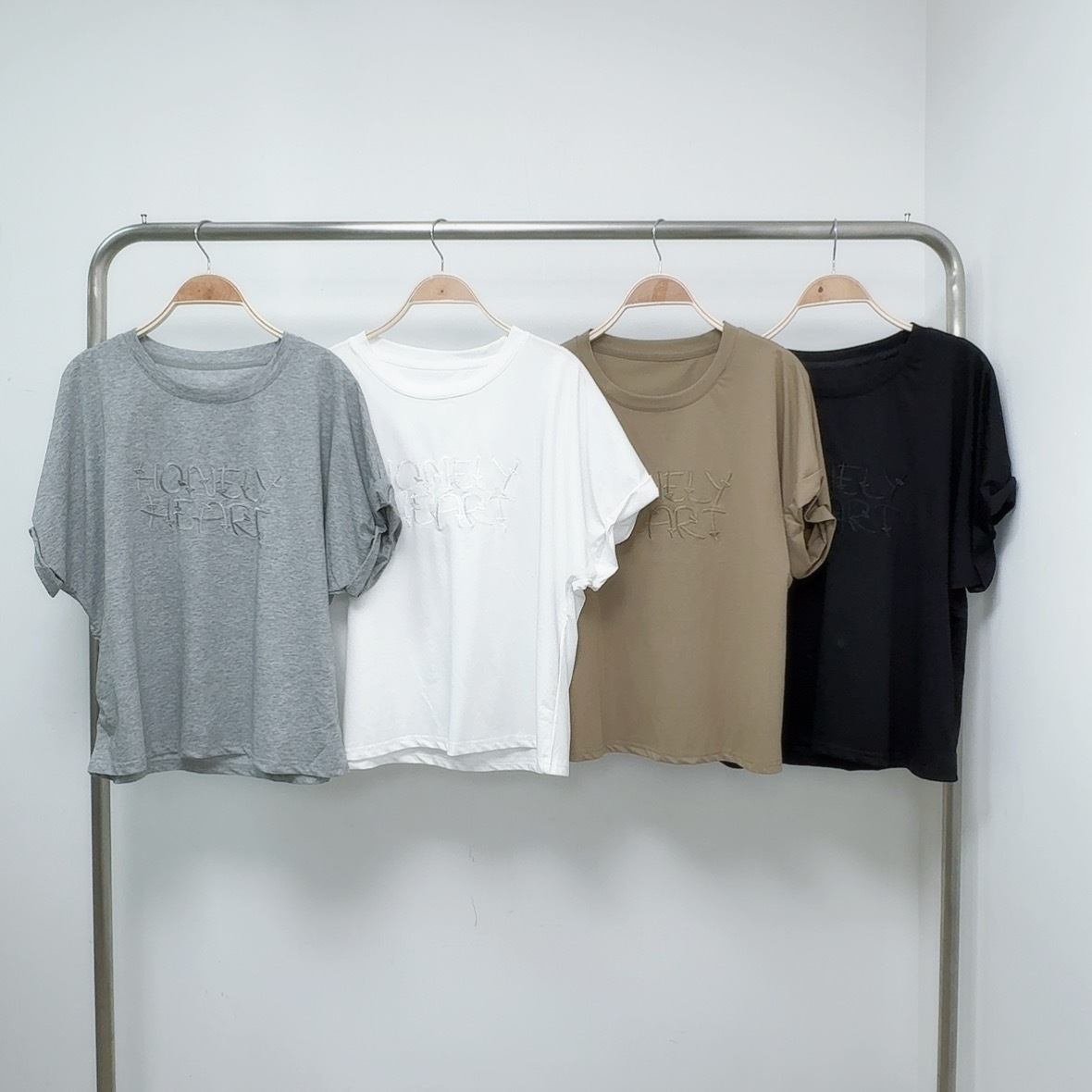 【預訂】刺繡字母小蝙蝠摺袖棉TOP (A35-A38)