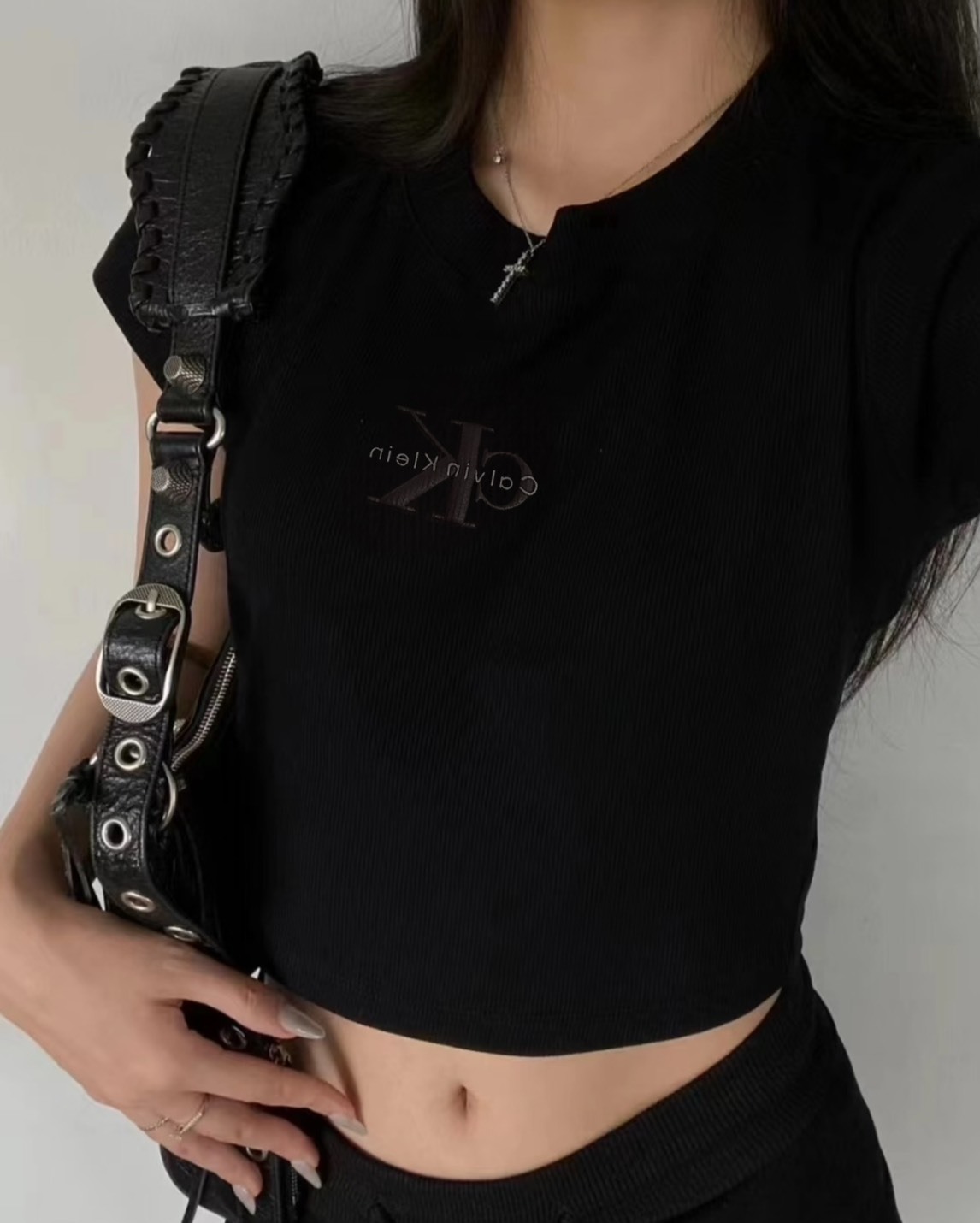 <現省$1400!!>Calvin Klein CK 小標 短版 修身 短袖 兩色