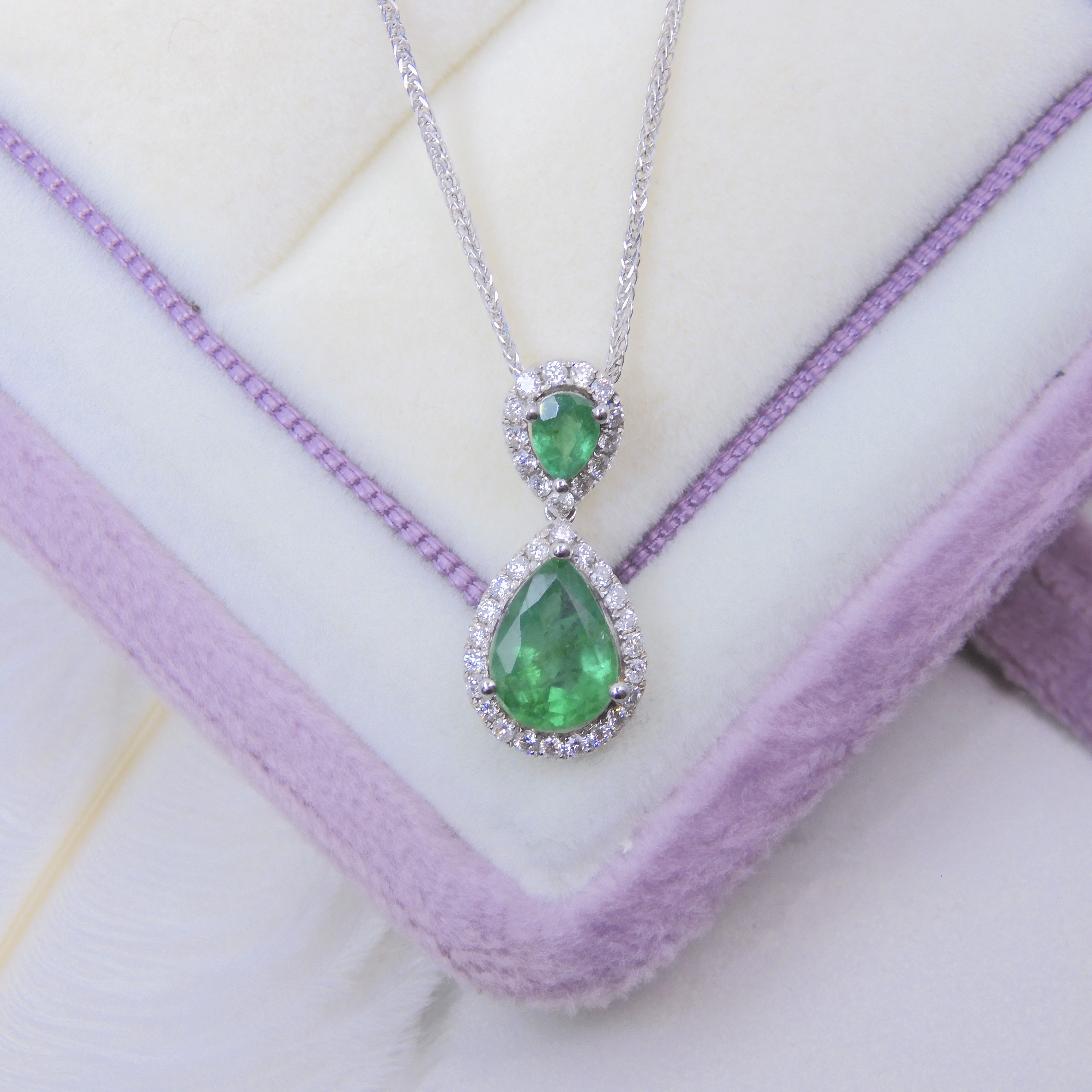 18K Gold 1.28ct Emerald Pendant