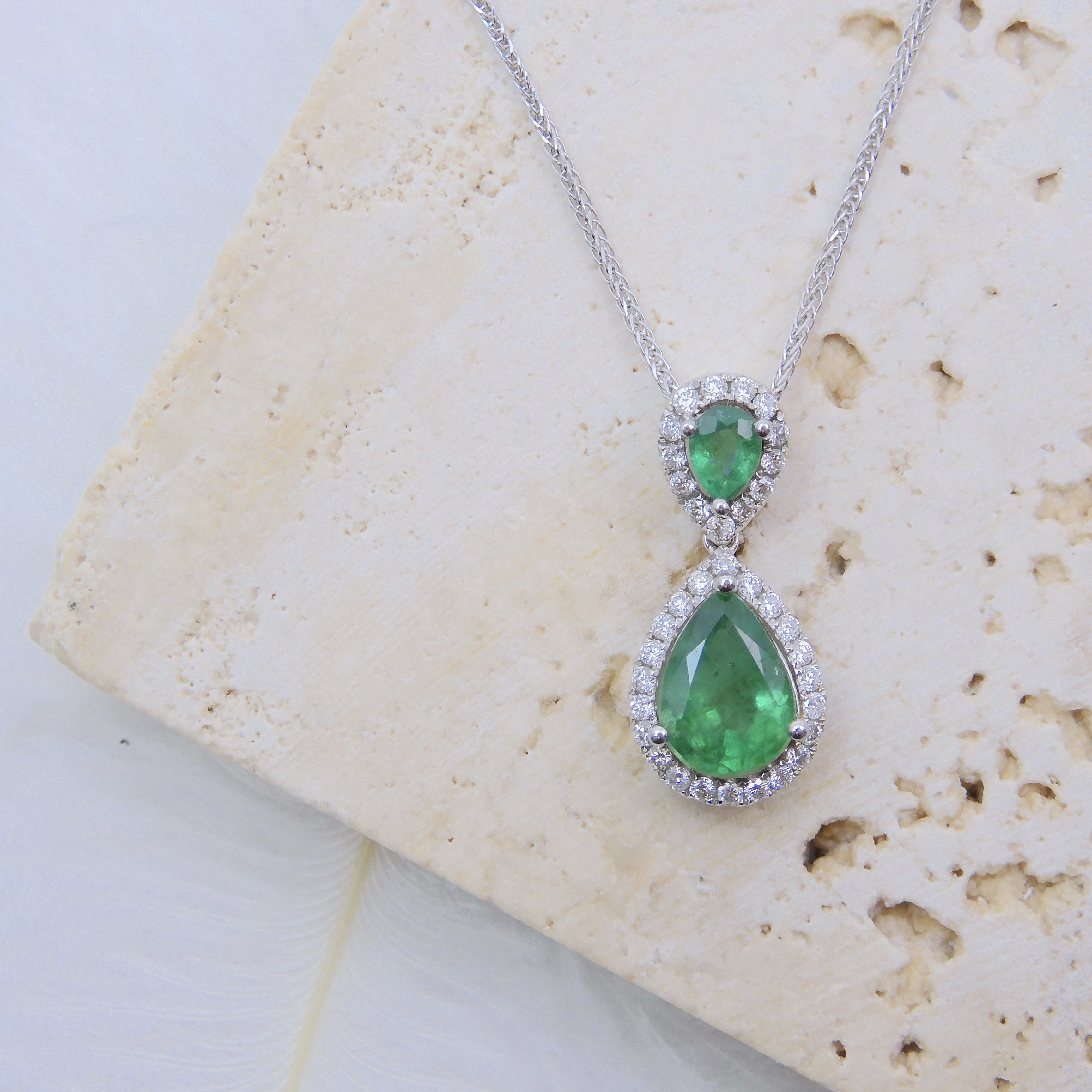 18K Gold 1.28ct Emerald Pendant