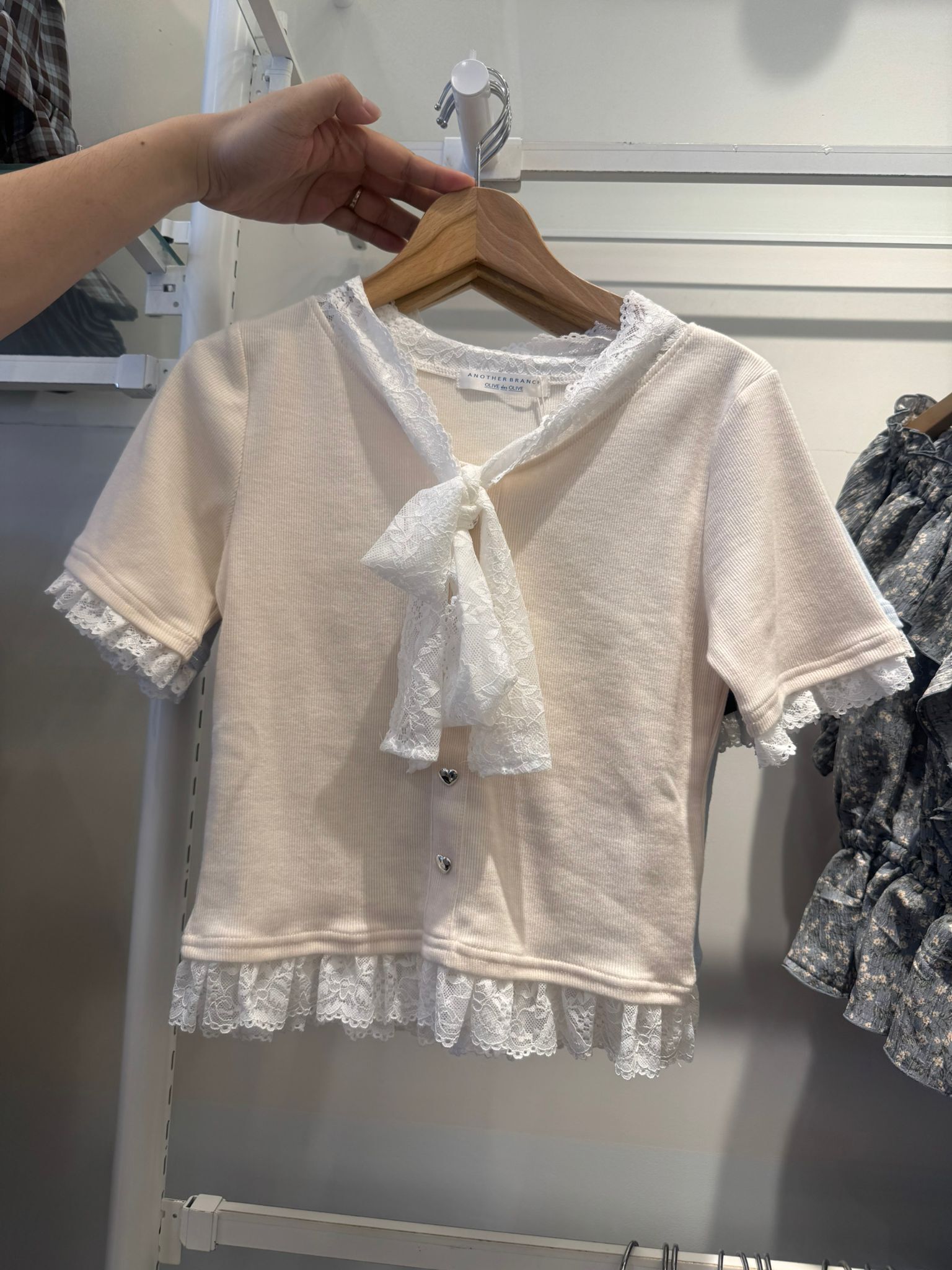 OE03  胸32-44 長18 $379