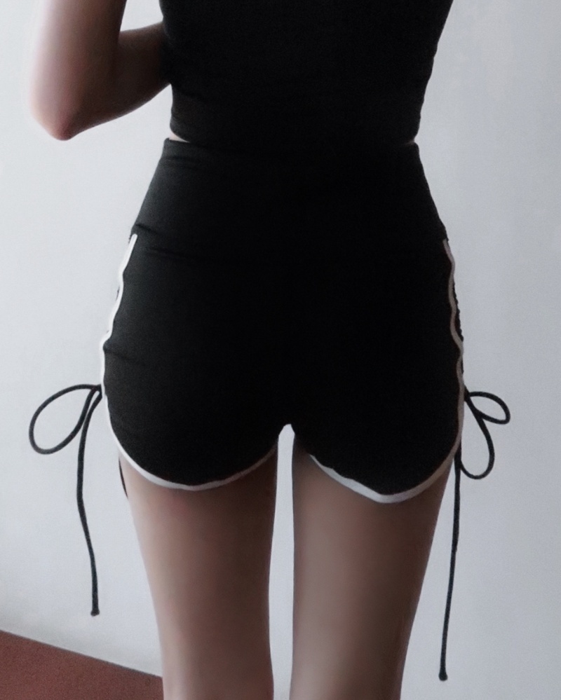 Peachrina shorts  滾邊抓皺短褲 / 黑