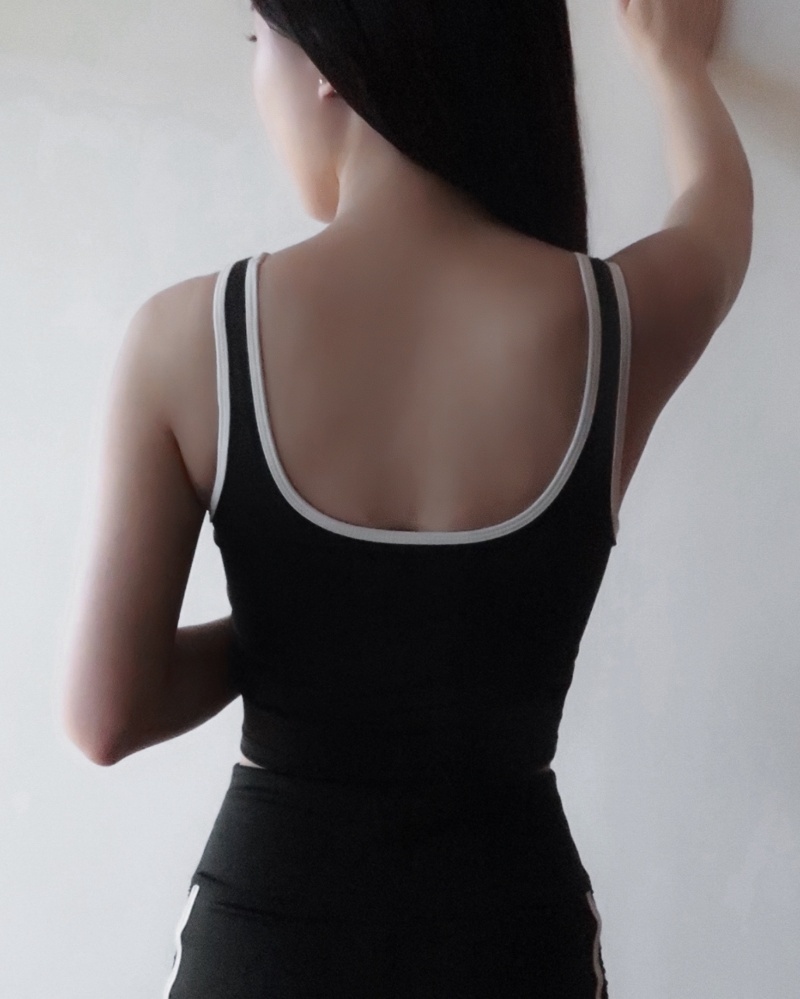 Peachrina bratop  滾邊胸墊背心 / 黑