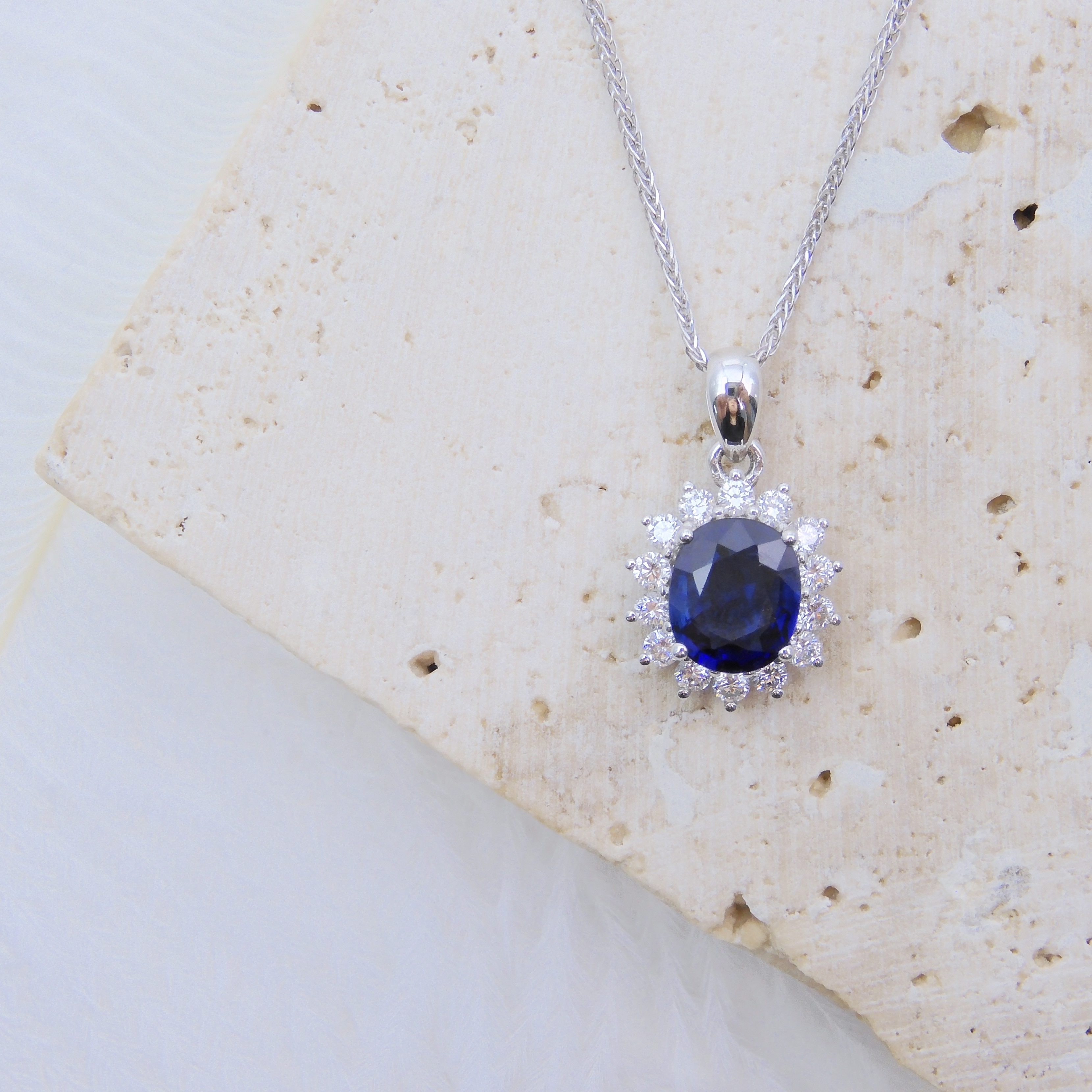 18K Gold 1.13ct Sapphire Pendant (With Certificate)