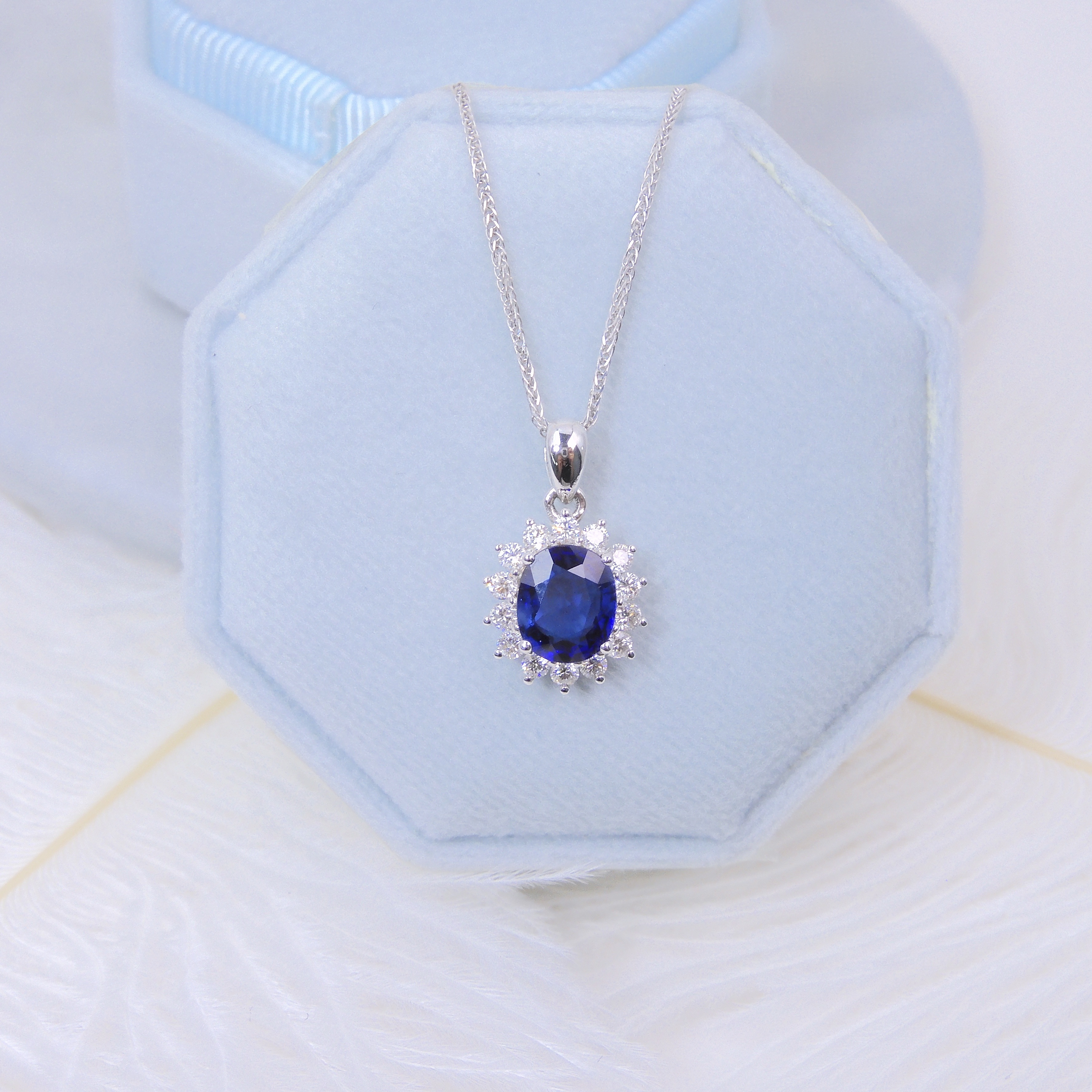 18K Gold 1.13ct Sapphire Pendant (With Certificate)