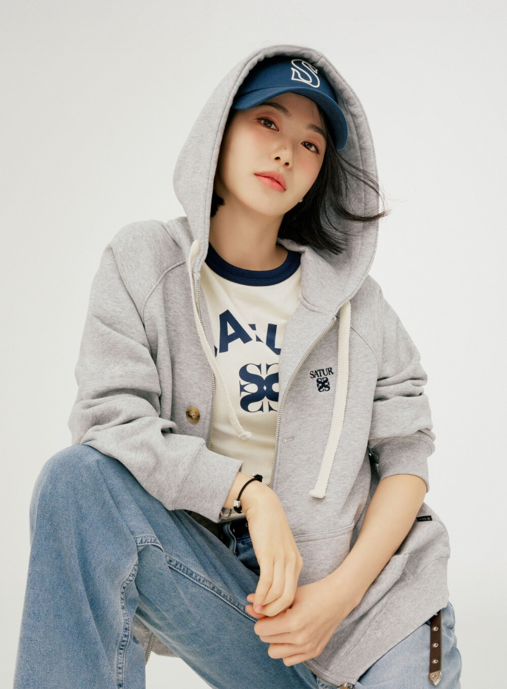 SATUR Loren Small Logo Hood Zip-up