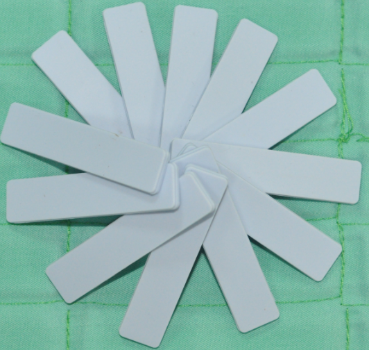 Flexible Silicone RFID UHF Medical Surgical Gowns Laundry Tag 柔性矽膠 RFID UHF 醫療手術服洗衣標籤 TW7015SMDC QR code, TID laser mark