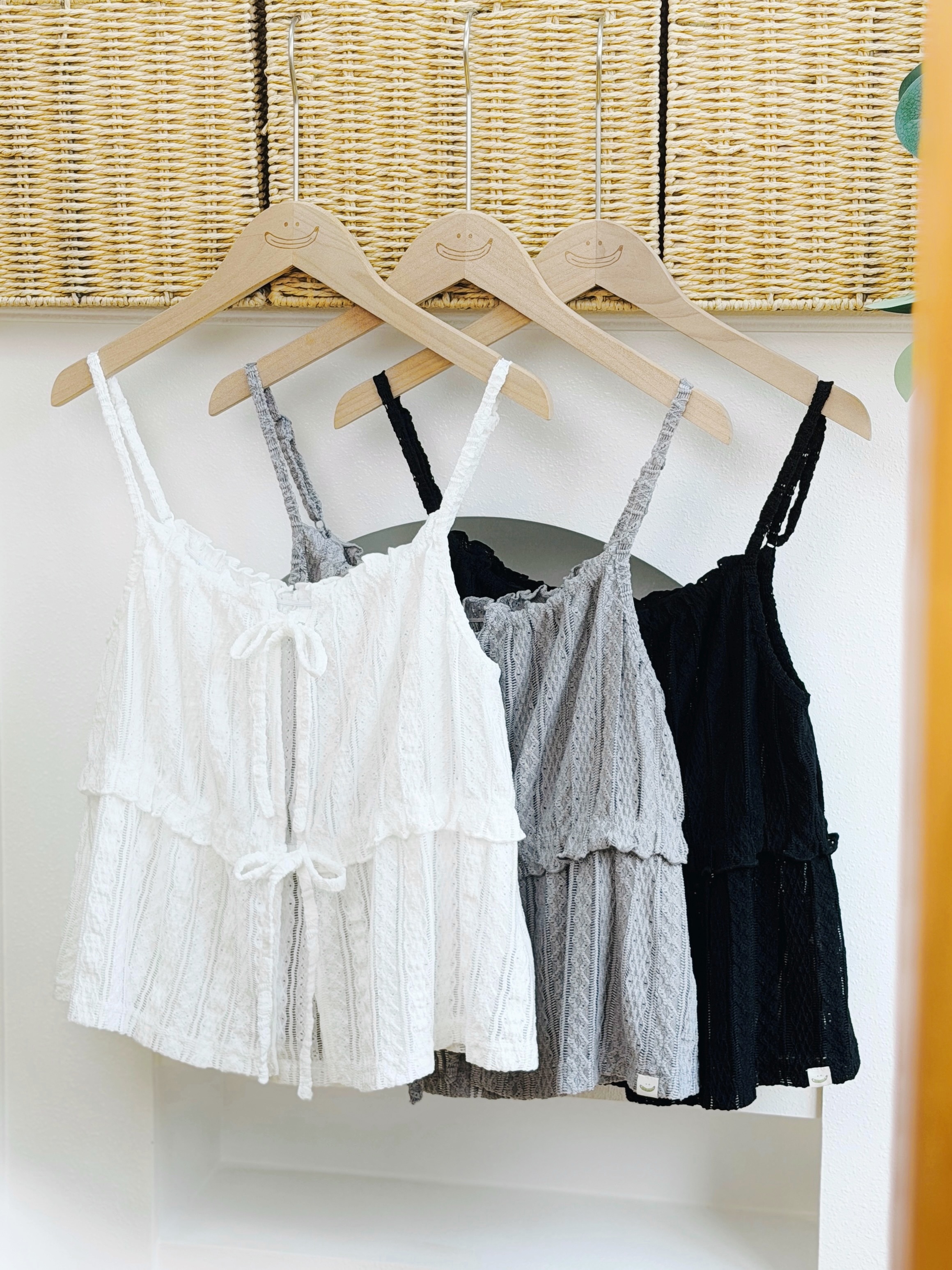 三色 / 鏤空編織感蝴蝶結馬甲 / Open-Work Jacquard Tie-Front Cami Top