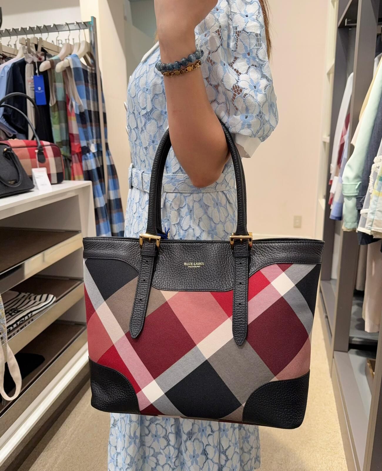 BL41 原價$3000 Big sale $1699 好靚，好抵 Size闊15高11