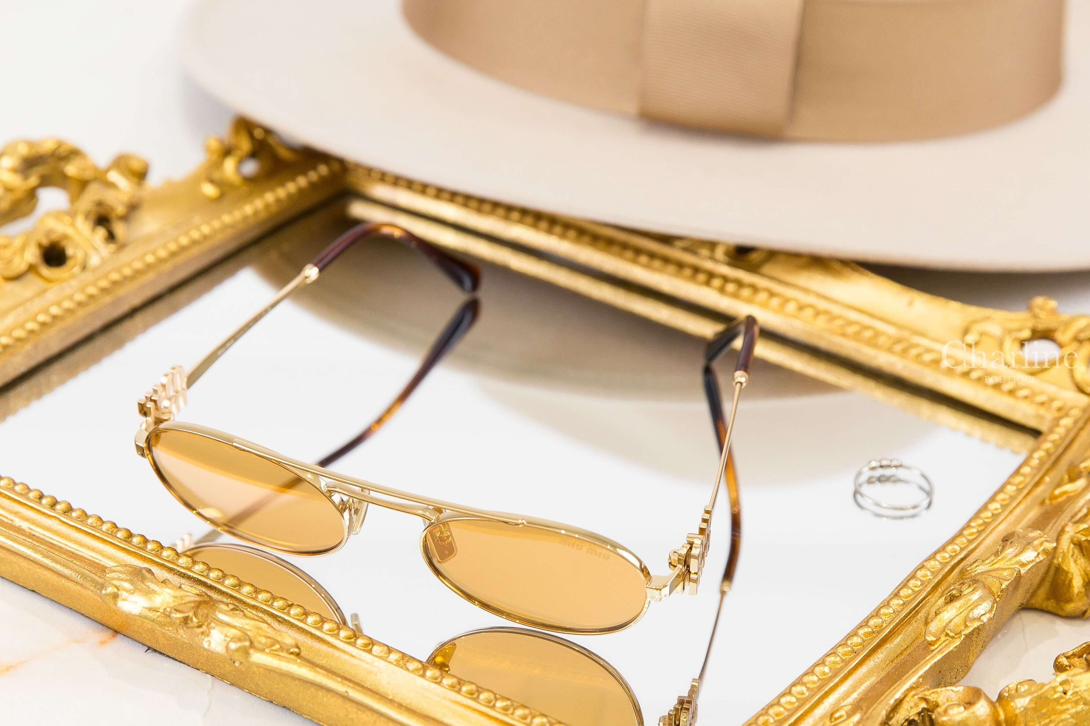 Miu Miu Sunglasses 金色橢圓框側邊金色字母琥珀色鏡腳太陽眼鏡-Charline Boutique 精品代購