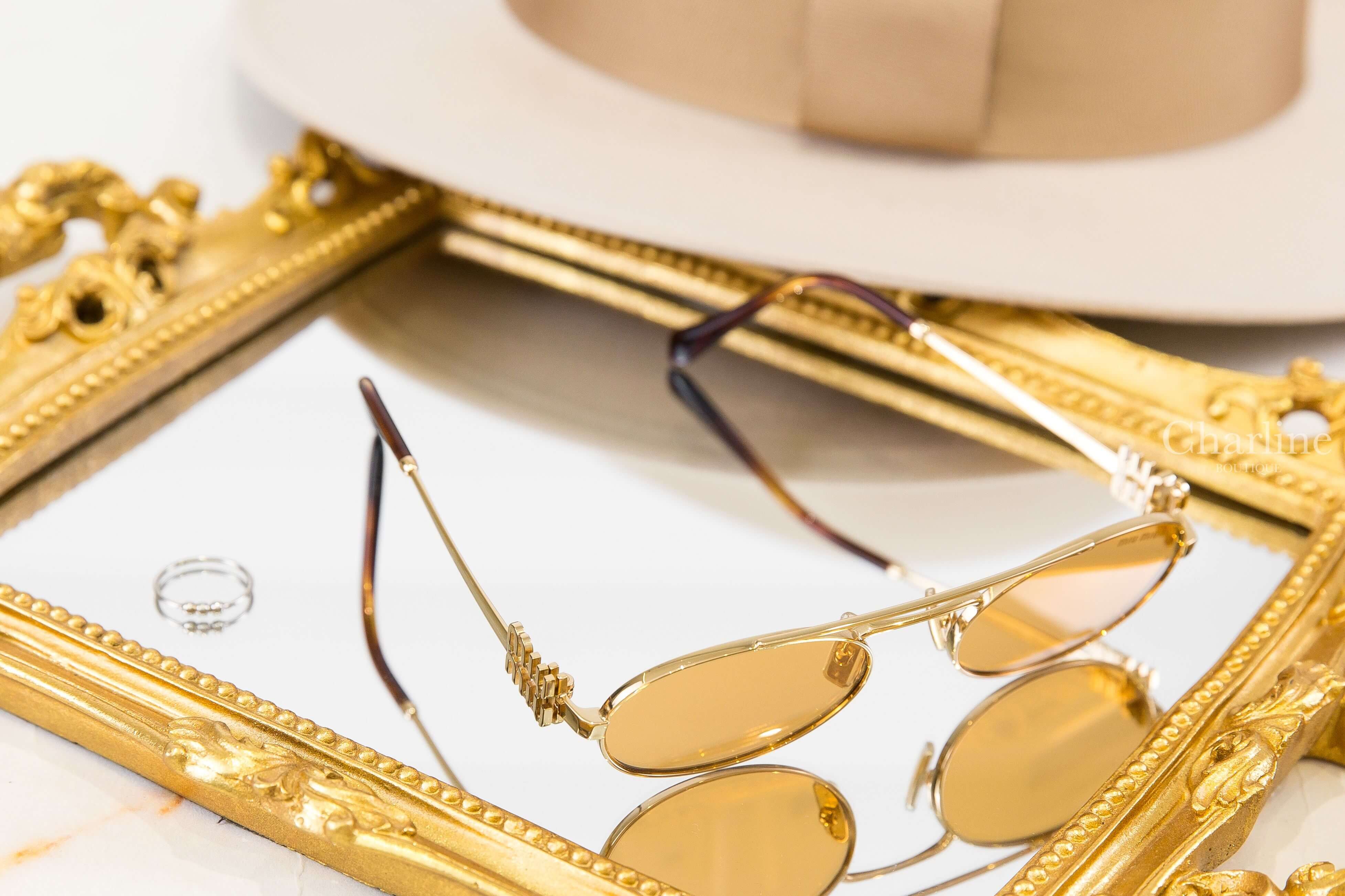 Miu Miu Sunglasses 金色橢圓框側邊金色字母琥珀色鏡腳太陽眼鏡-Charline Boutique 精品代購