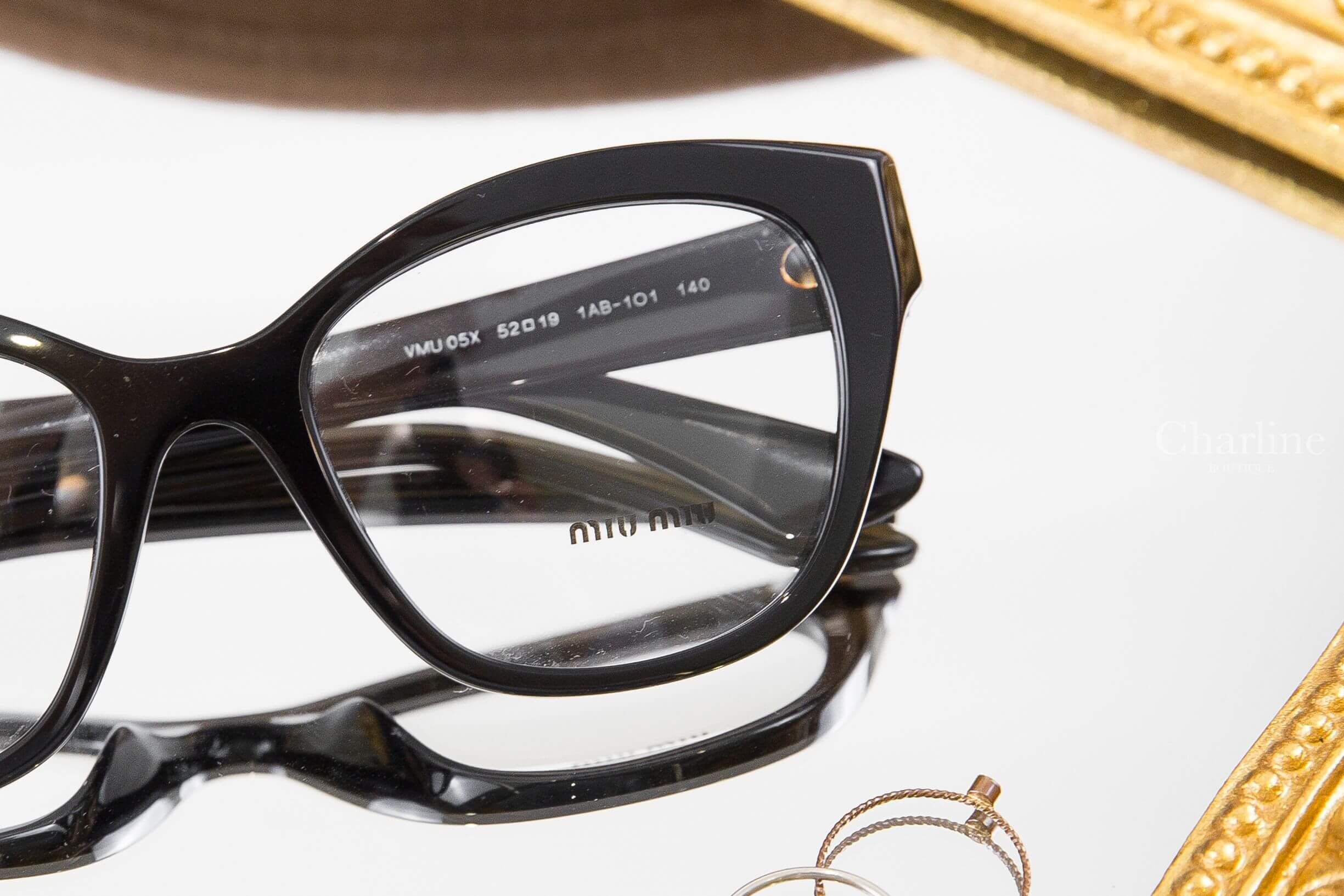 Miu Miu Glasses 黑色貓眼形狀側邊金色字母平光眼鏡