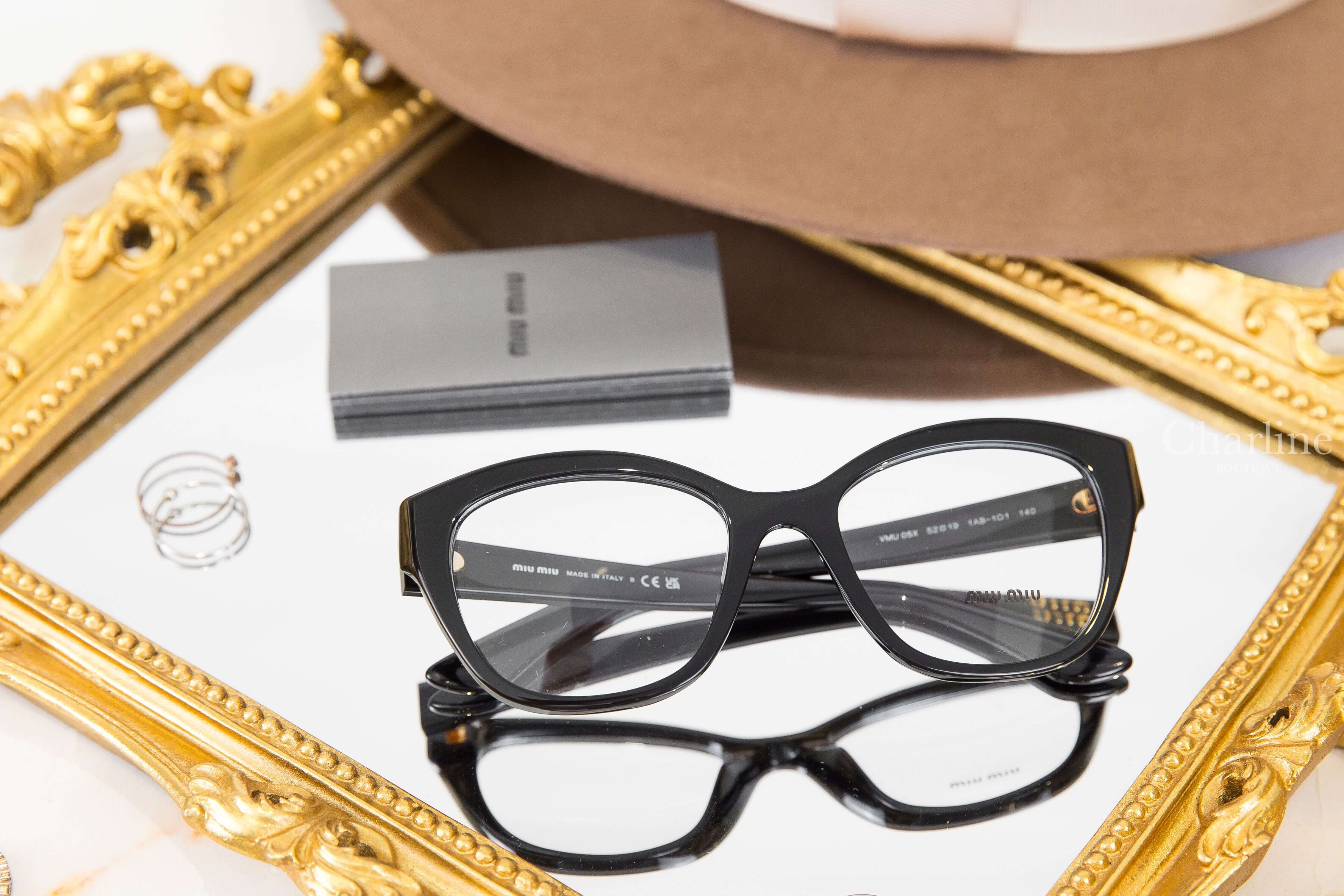 Miu Miu Glasses 黑色貓眼形狀側邊金色字母平光眼鏡-Charline Boutique 精品代購