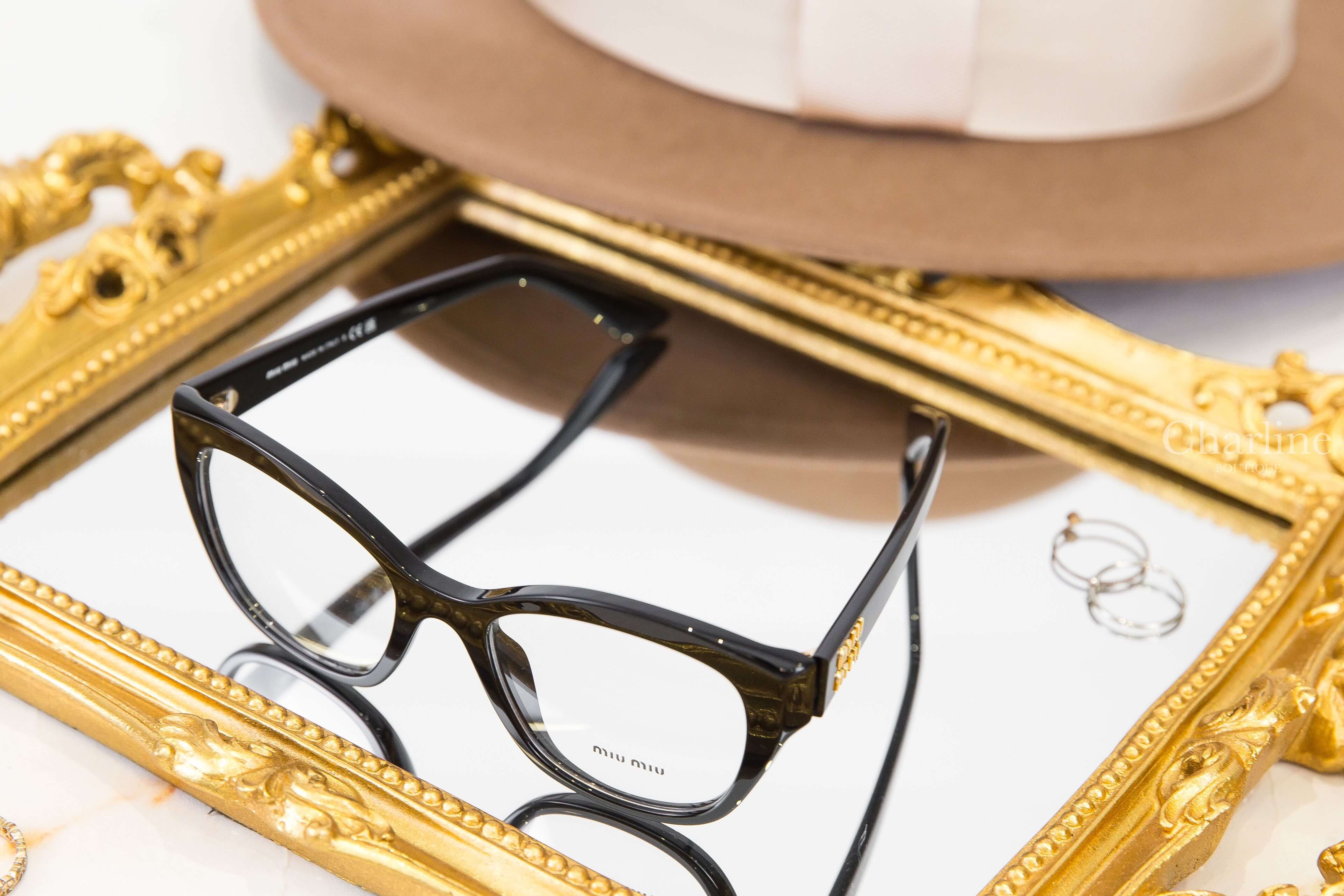Miu Miu Glasses 黑色貓眼形狀側邊金色字母平光眼鏡-Charline Boutique 精品代購