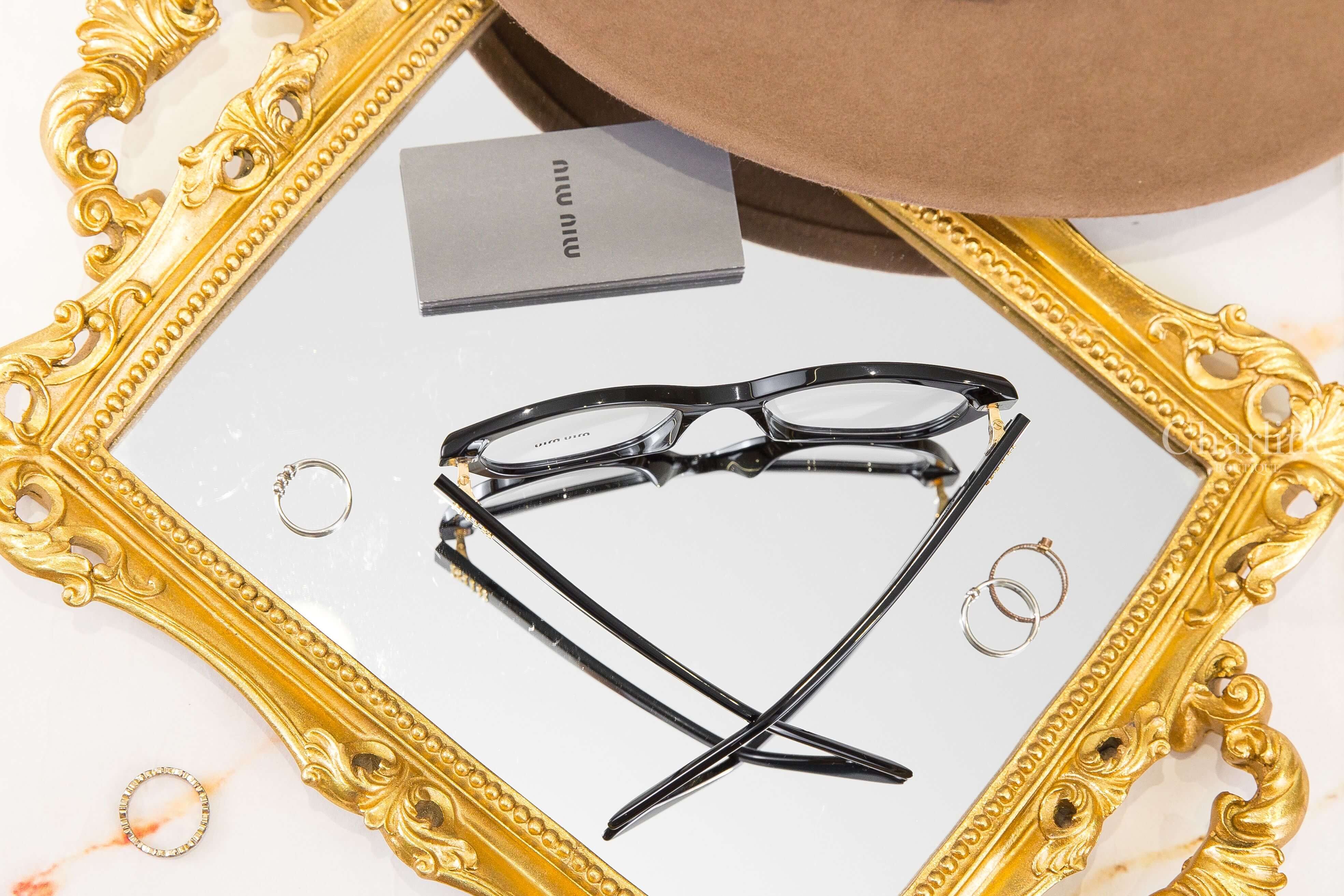 Miu Miu Glasses 黑色貓眼形狀側邊金色字母平光眼鏡-Charline Boutique 精品代購