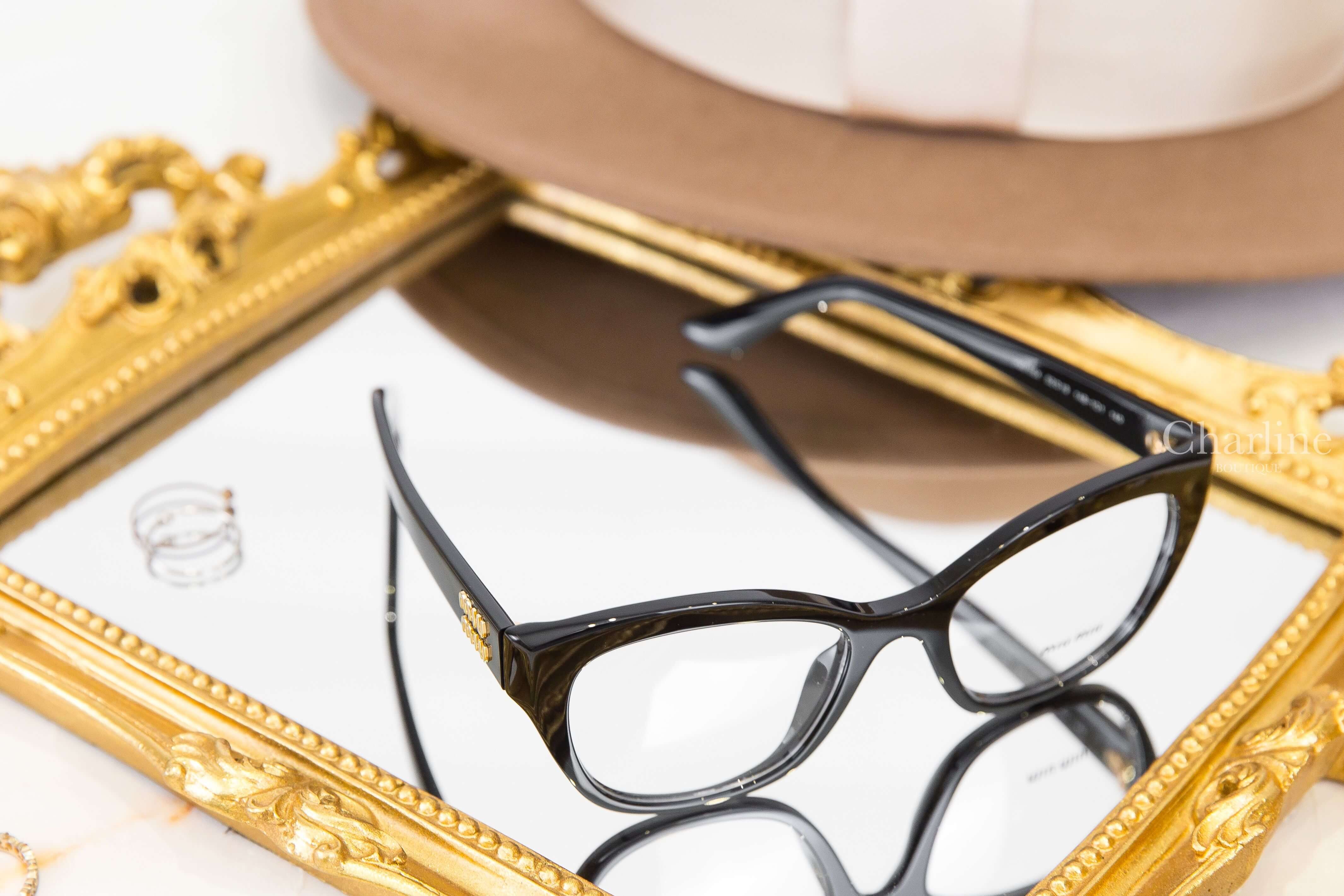 Miu Miu Glasses 黑色貓眼形狀側邊金色字母平光眼鏡-Charline Boutique 精品代購