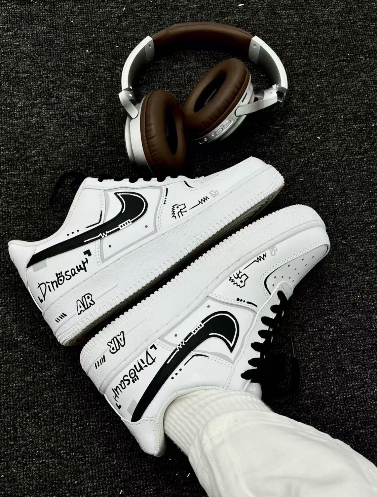 【訂製鞋款】Nike Air Force 1 塗鴉行動 白黑 塗鴉 恐龍 百搭 手繪 男女 CW2288111(Team997-塗鴉行動）