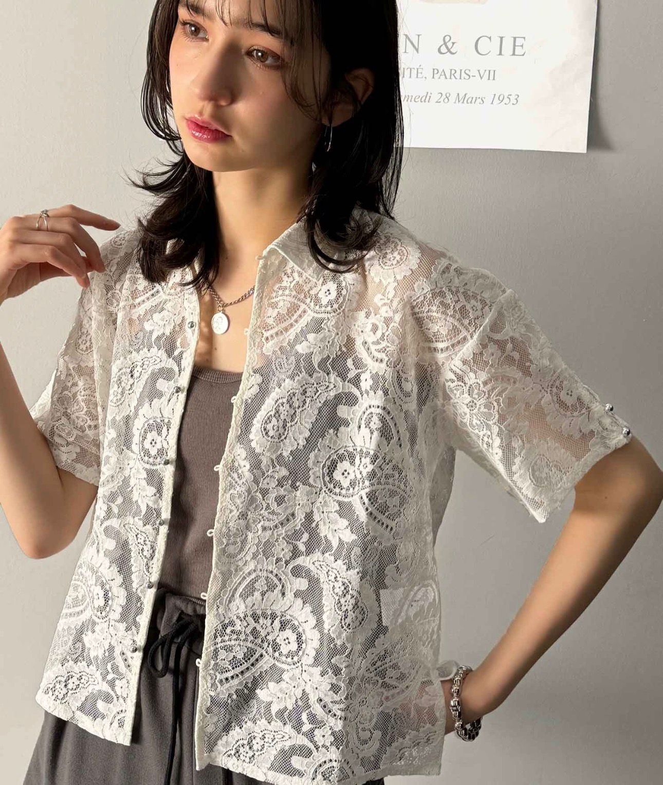 【預購】JM051802 mily bilet 復古金屬扣修身蕾絲襯衫