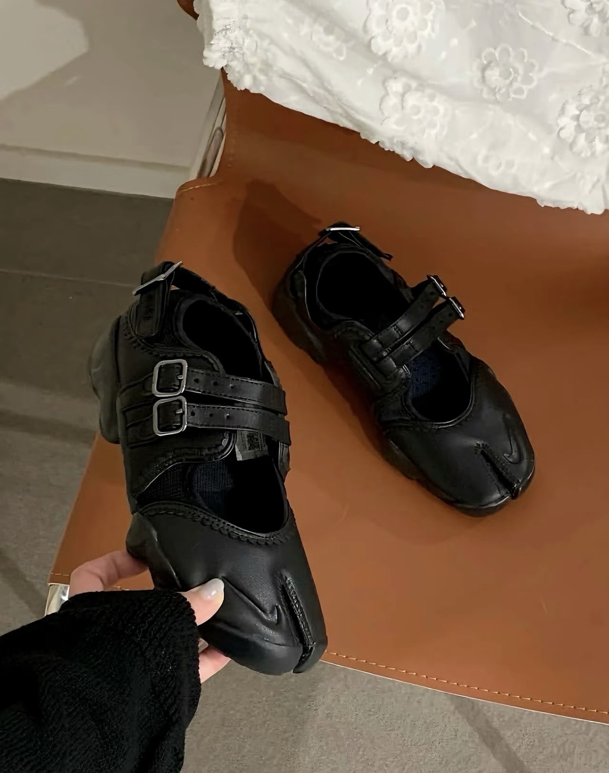 女鞋 NIKE W AIR RIFT BR 黑色 小花 小勾 緩震 花邊 瑪莉珍鞋 忍者鞋 分趾鞋【IB8881-001】