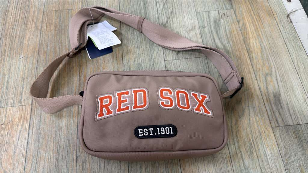 ZX017 MLB 奶茶啡色RED SOX單肩相機包 24x15cm
